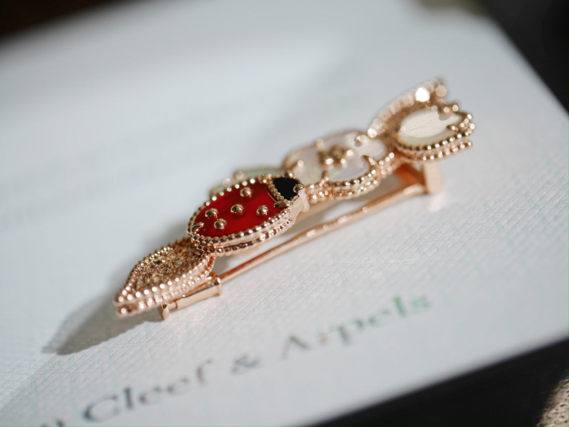 VCA Brooch 01