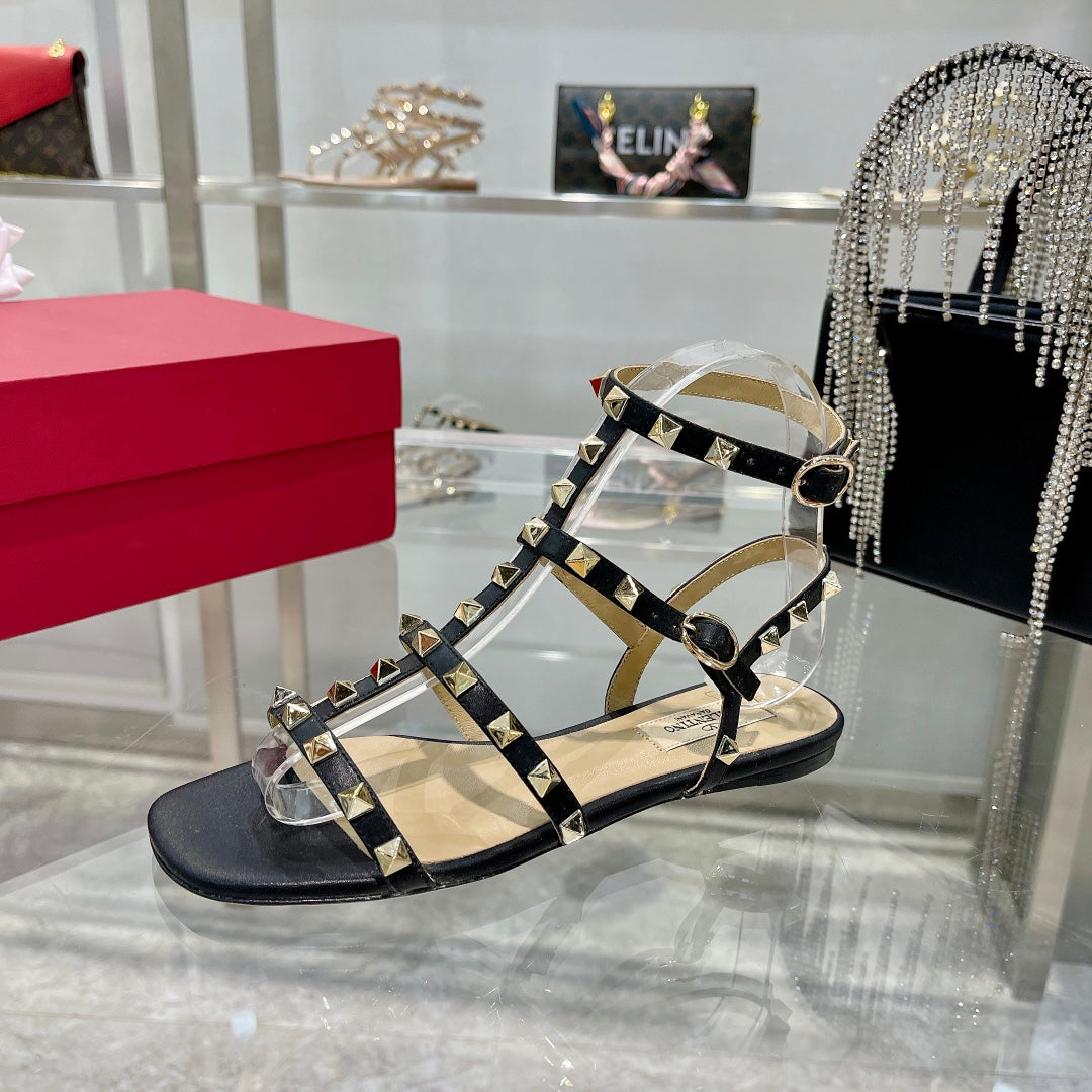 ROCKSTUD SANDAL WITH STRAPS IN BLACK CALFSKIN