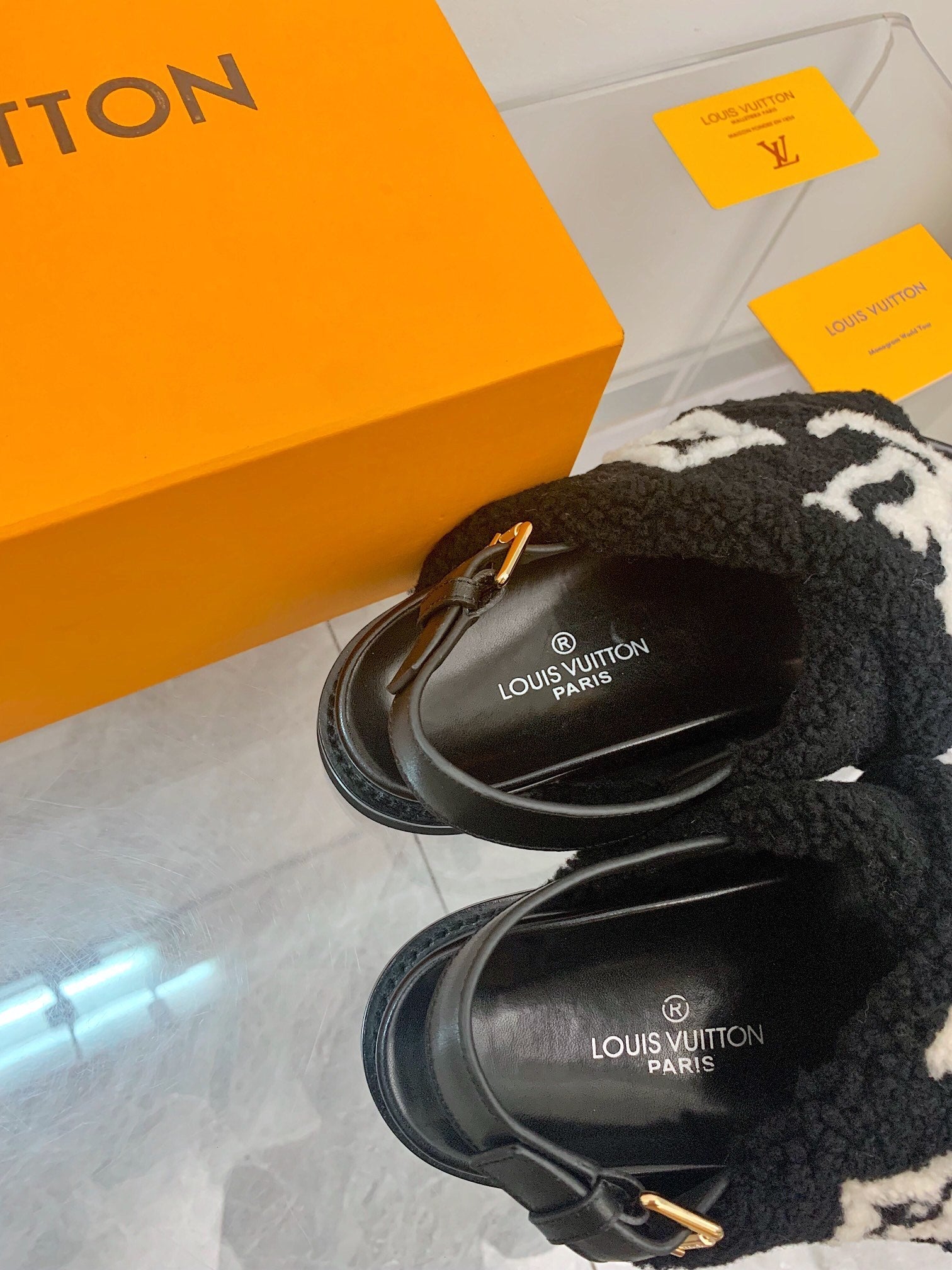LV Paseo Flat Comfort Sandal Black White Fleece