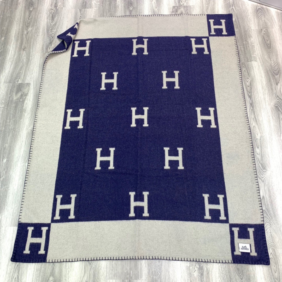 HM Avalon Throw Blanket Marine White Wool Cashmere