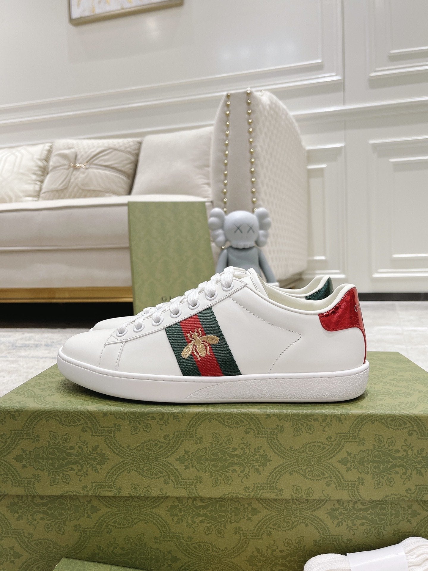 gg ace sneaker white calfskin with bee