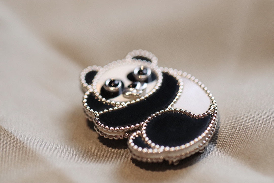 VCA Brooch 03