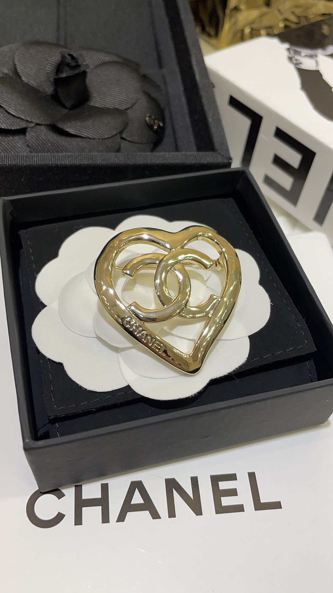 CC Brooch Gold 159549