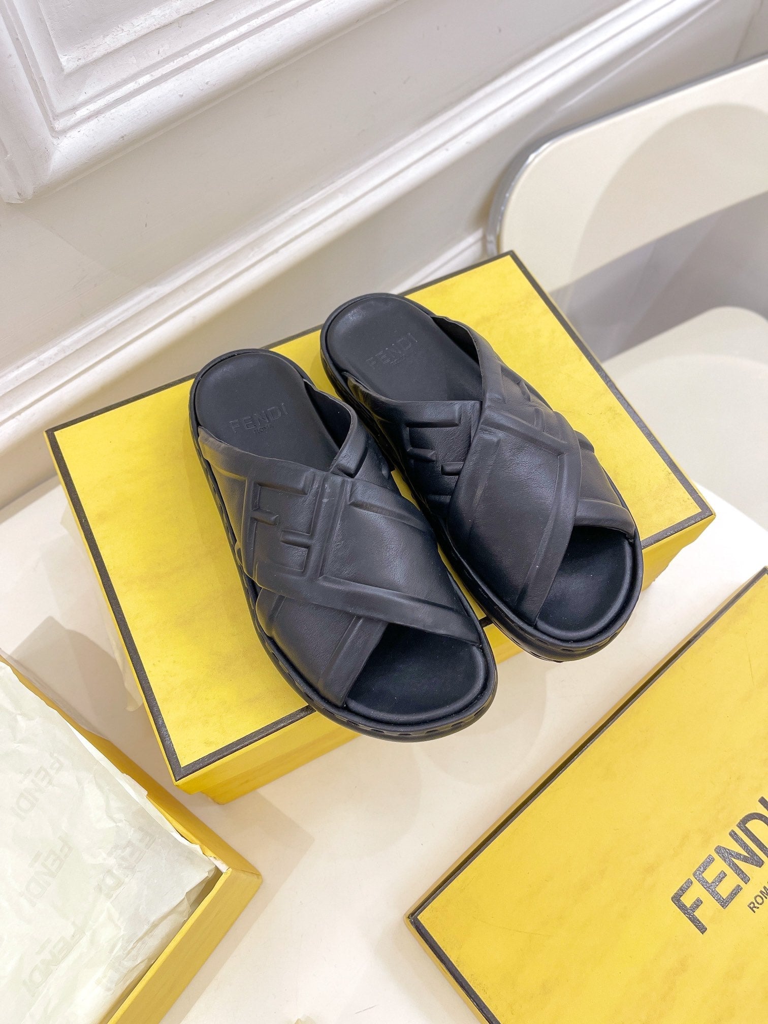 FENDI CROSSOVER SLIPPER IN BLACK CALFSKIN
