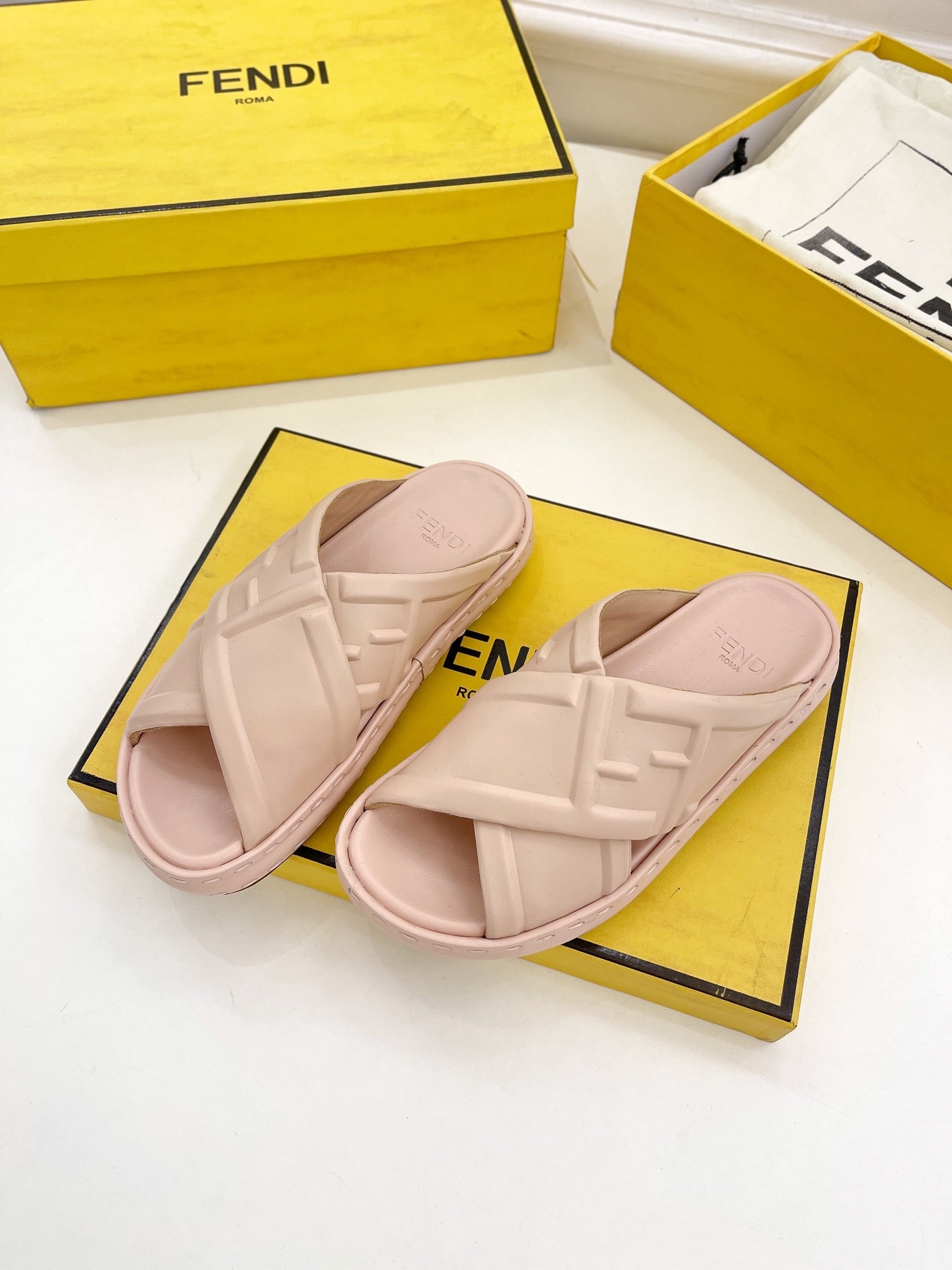 FENDI CROSSOVER SLIPPER IN PALE PINK CALFSKIN