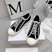 walkn sneaker black white canvas