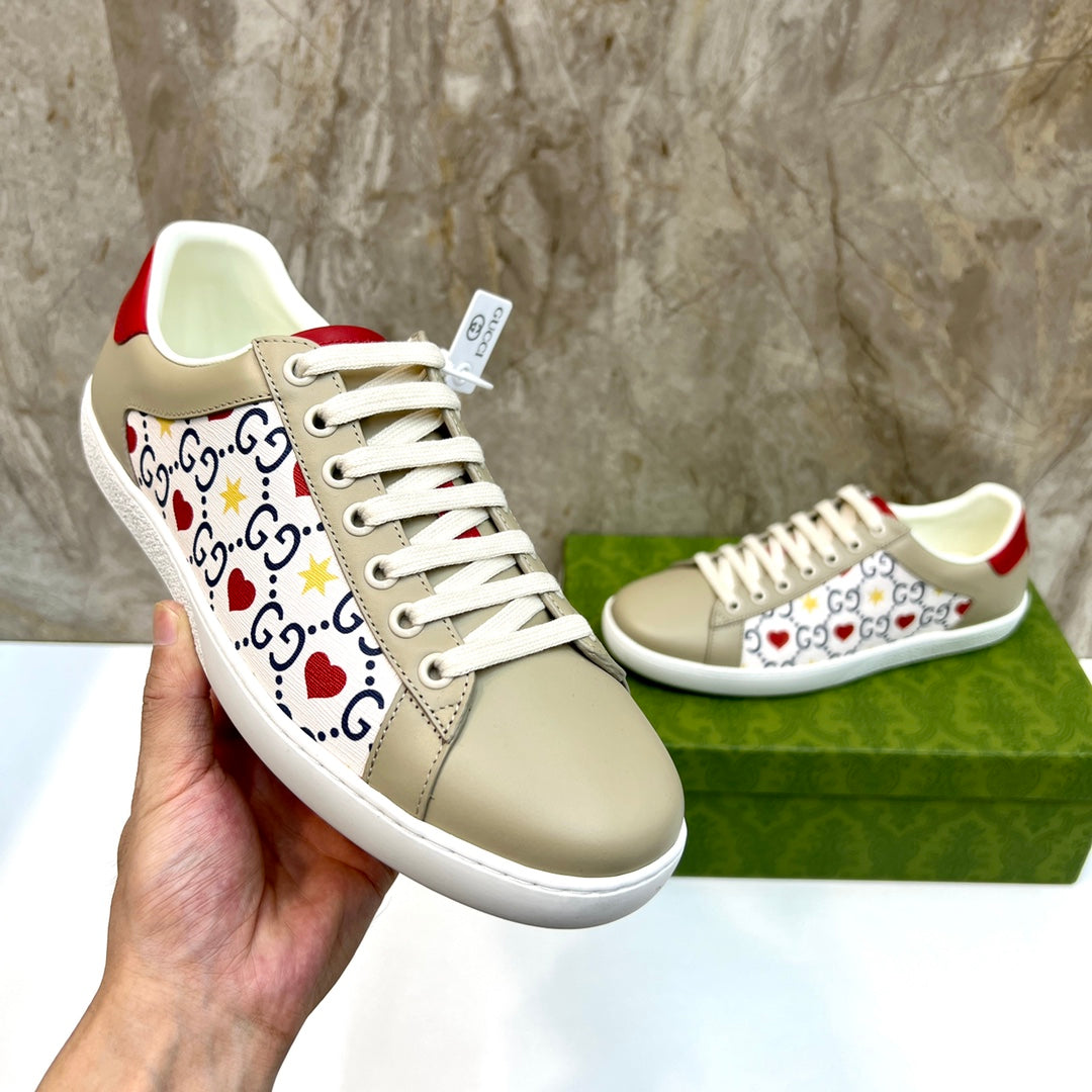 GG Men's Supreme Sneaker Light Cream Canvas Cowhide 525929