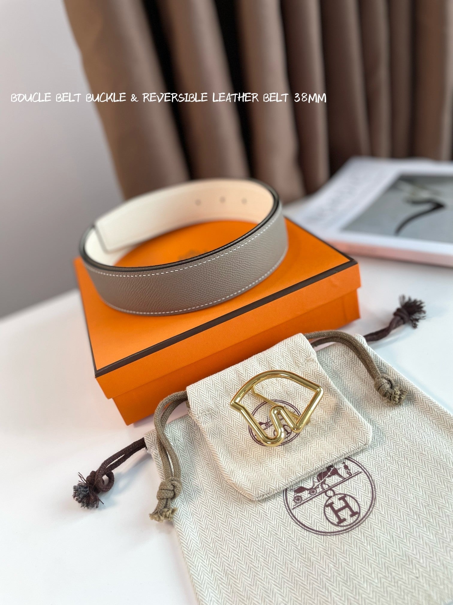 BOUCLE BELT BUCKLE & REVERSIBLE KHAKI BROWN AND WHITE LEATHER STRAP 38MM GOLD HARDWARE