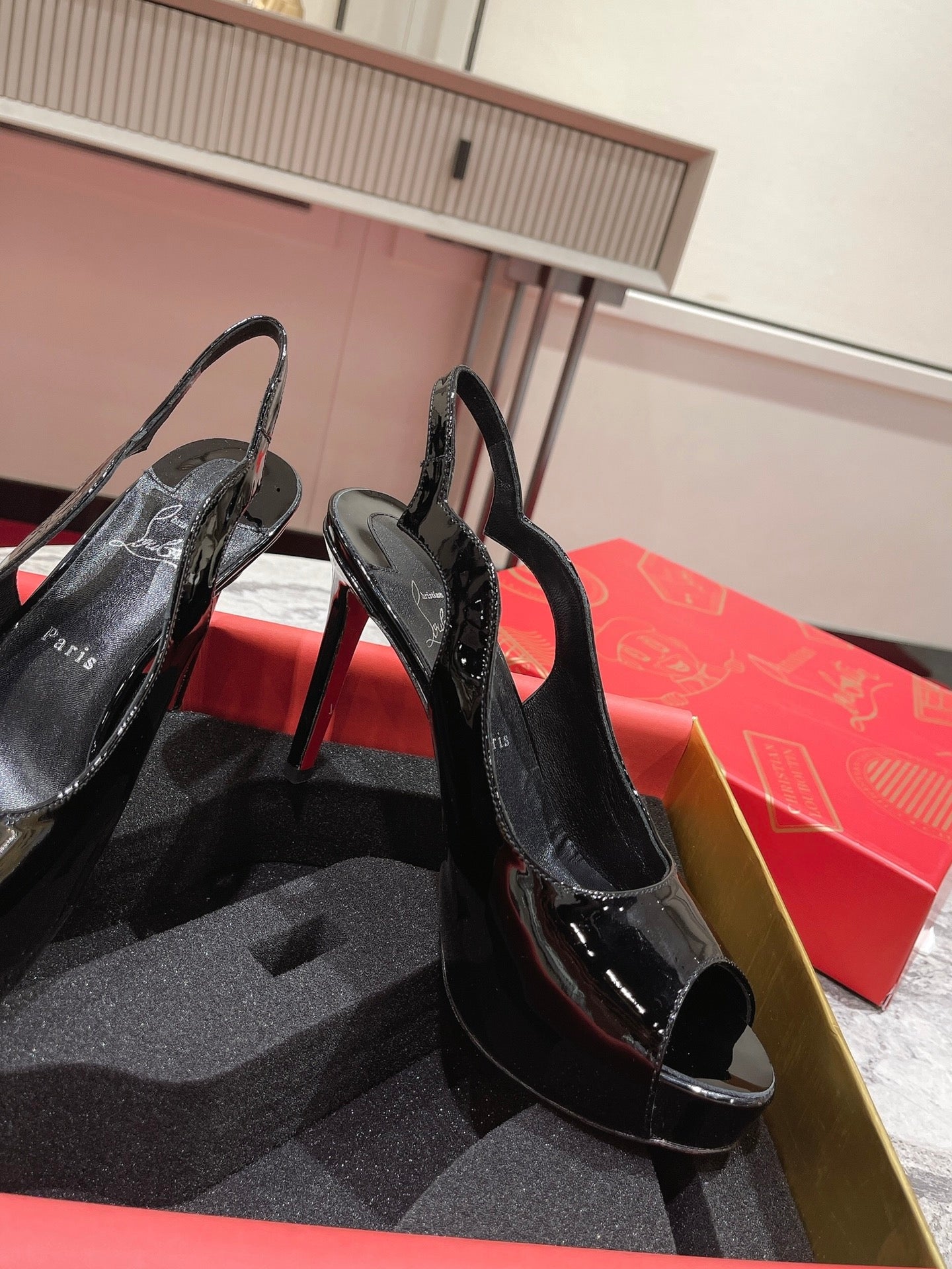 CL Pumps Hot Chick 120 mm Black/lin Black Patent leather