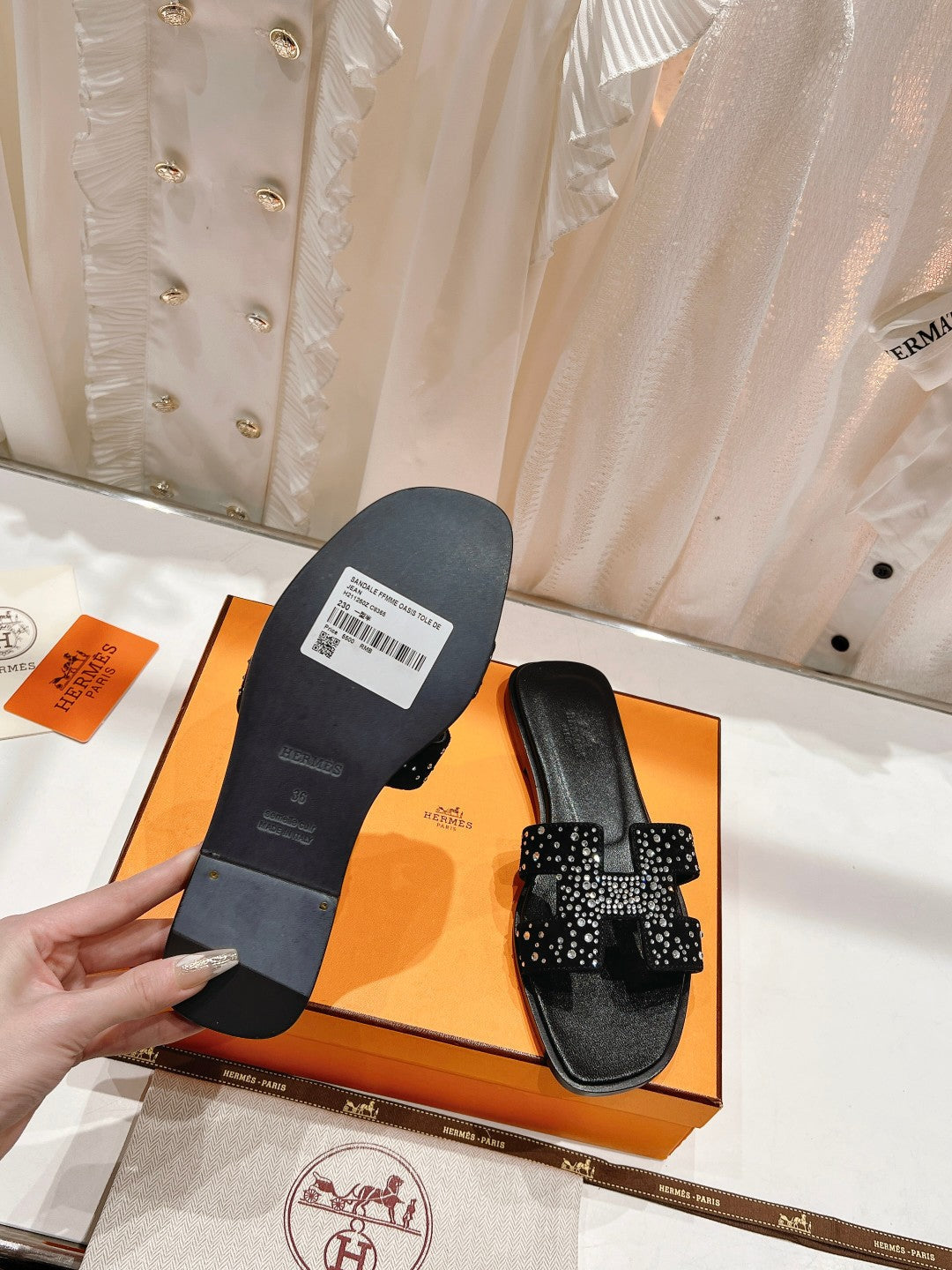 0RAN SANDAL BLACK LAMBSKIN ATTACH CRYSTALS