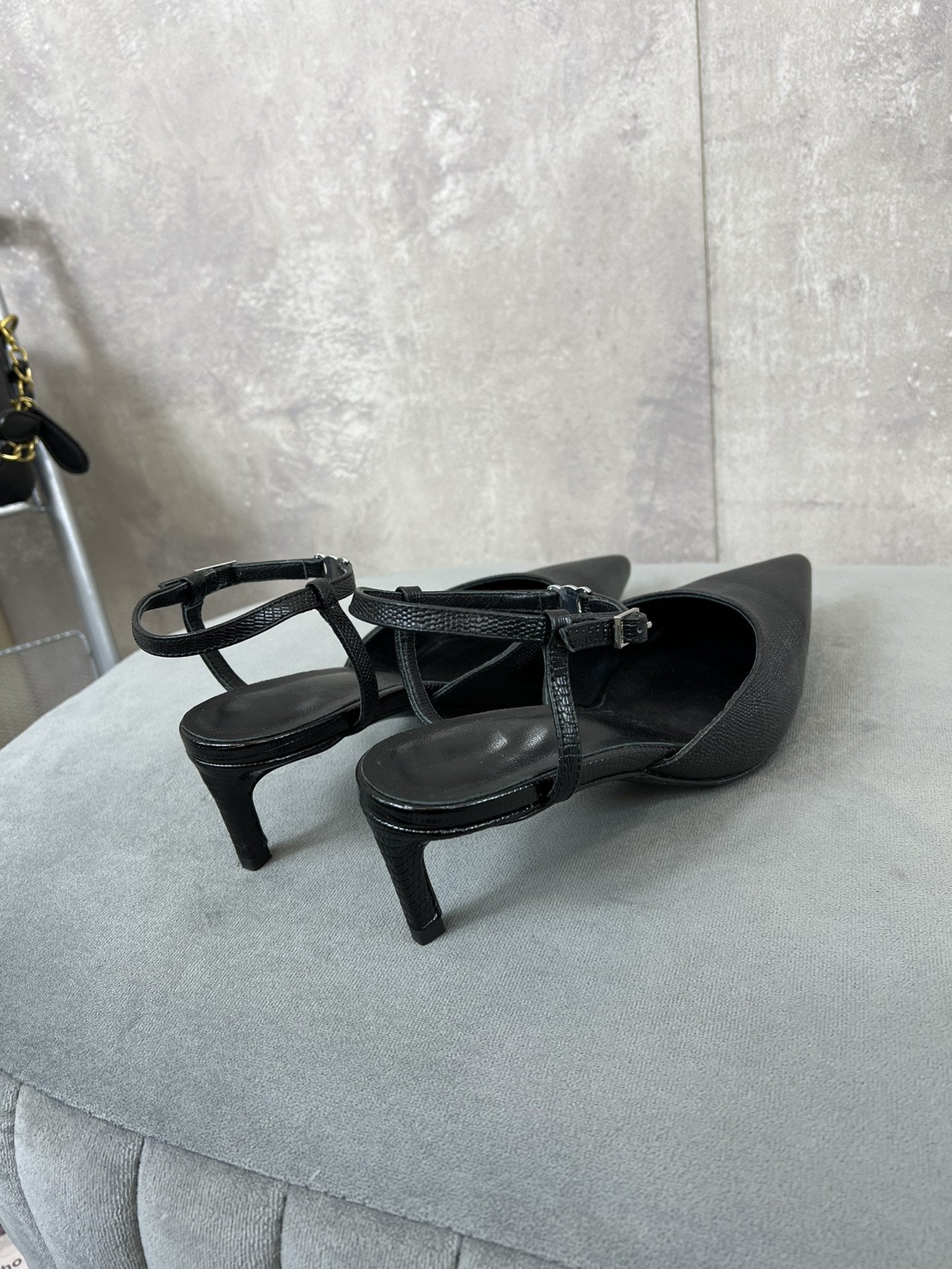 cl kitten with strap 45 black lizard stamped calfskin