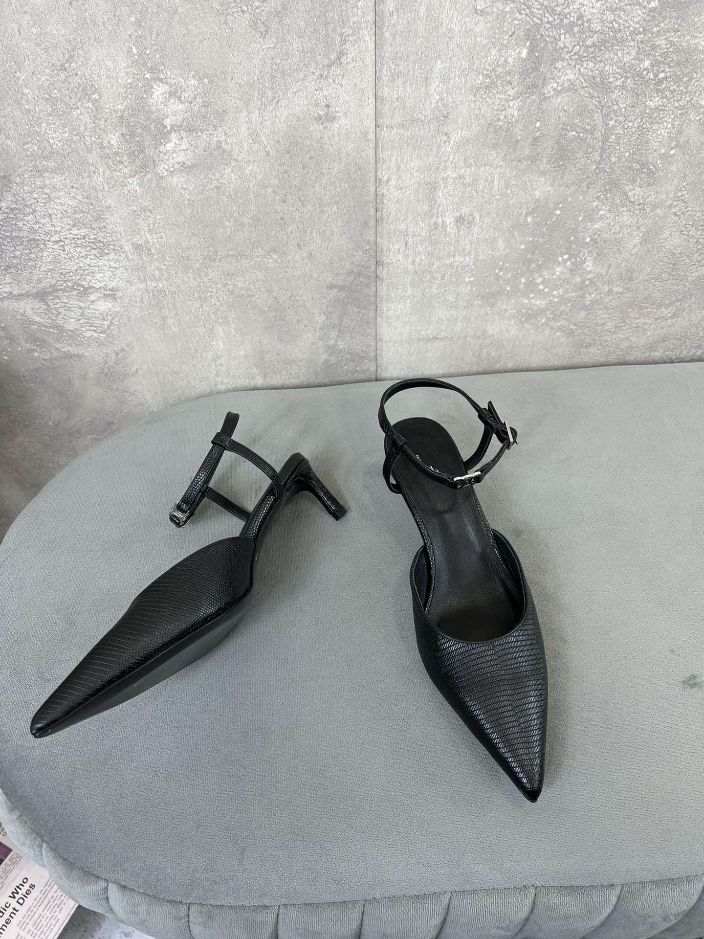 cl kitten with strap 45 black lizard stamped calfskin