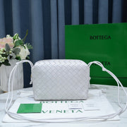 BV LOOP SMALL 23CM WHITE CALFSKIN