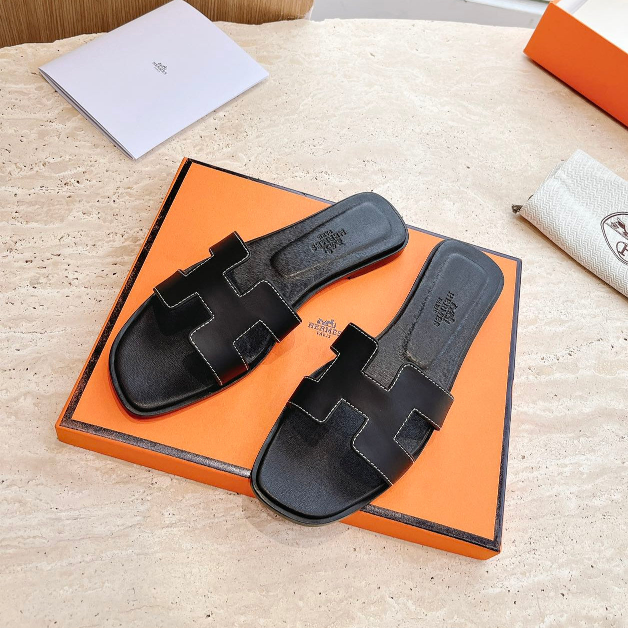 HM 25 Oran Sandal Black Calfskin