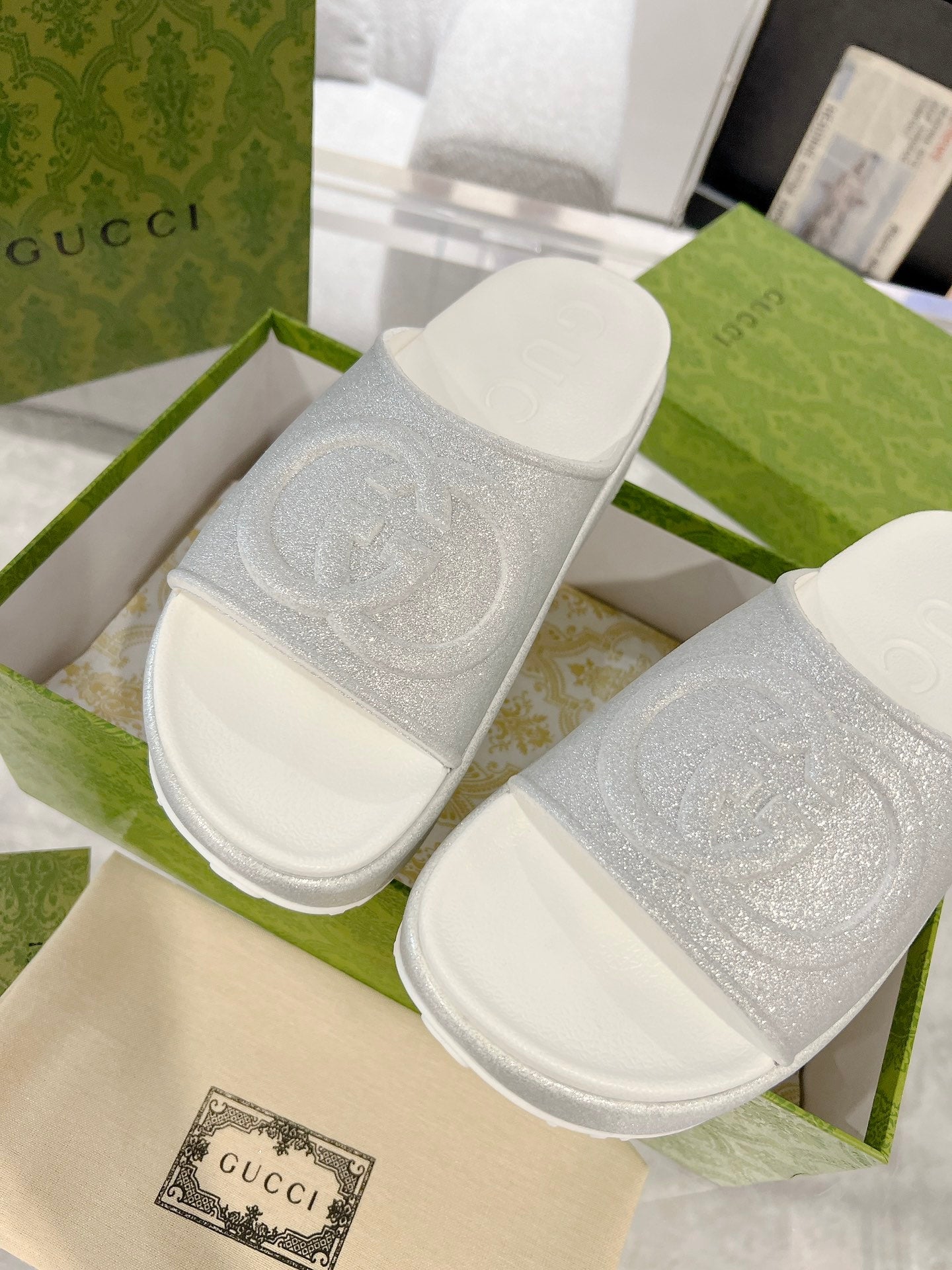 GC 25 Interlocking G 50mm Slide Sandal Gray White Cowhide 292387