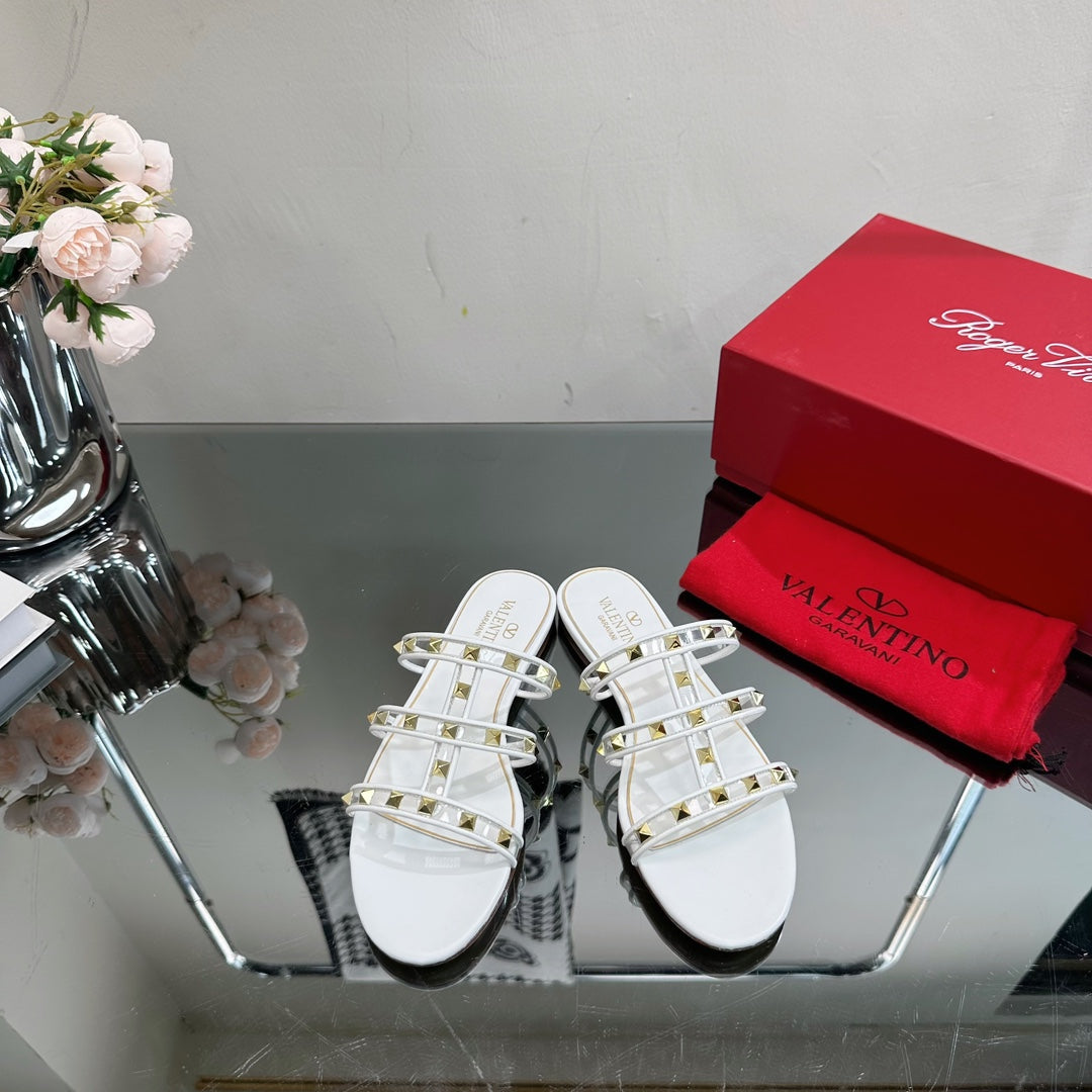 VT 25 Rockstud Flat Sandals White PVC Sheepskin 331947