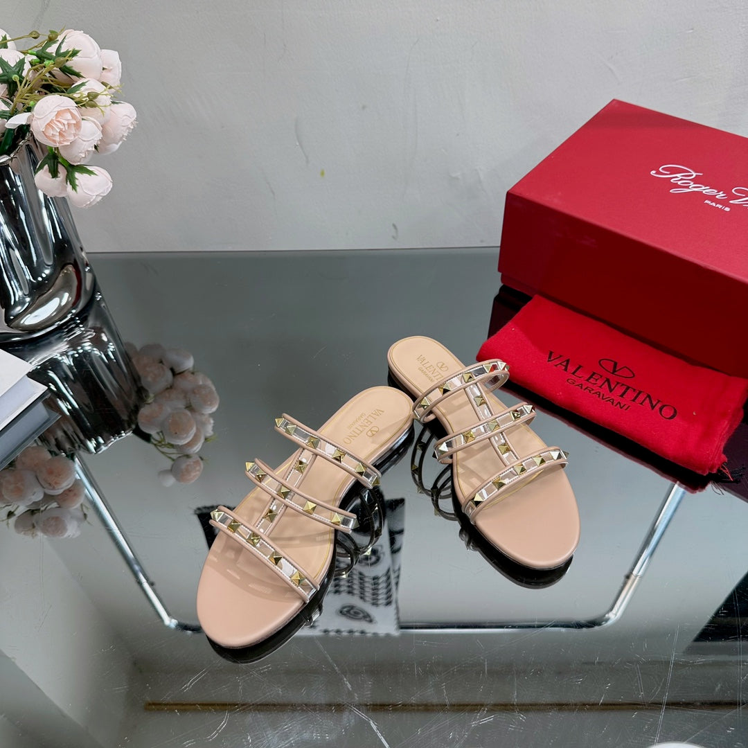 VT 25 Rockstud Flat Sandals Beige PVC Sheepskin