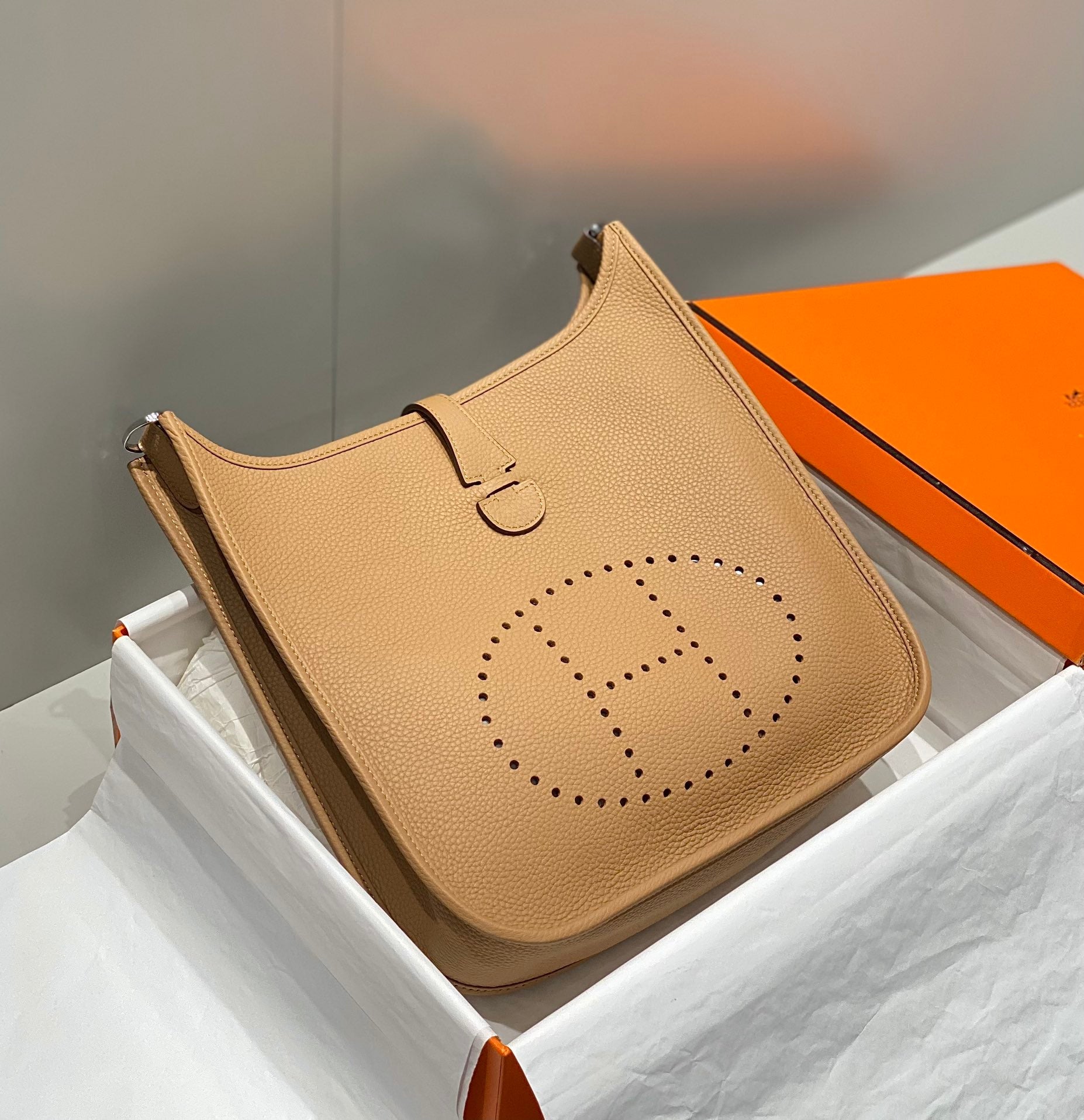 Evelyne 29cm Tabac Camel Togo Silver Hardware