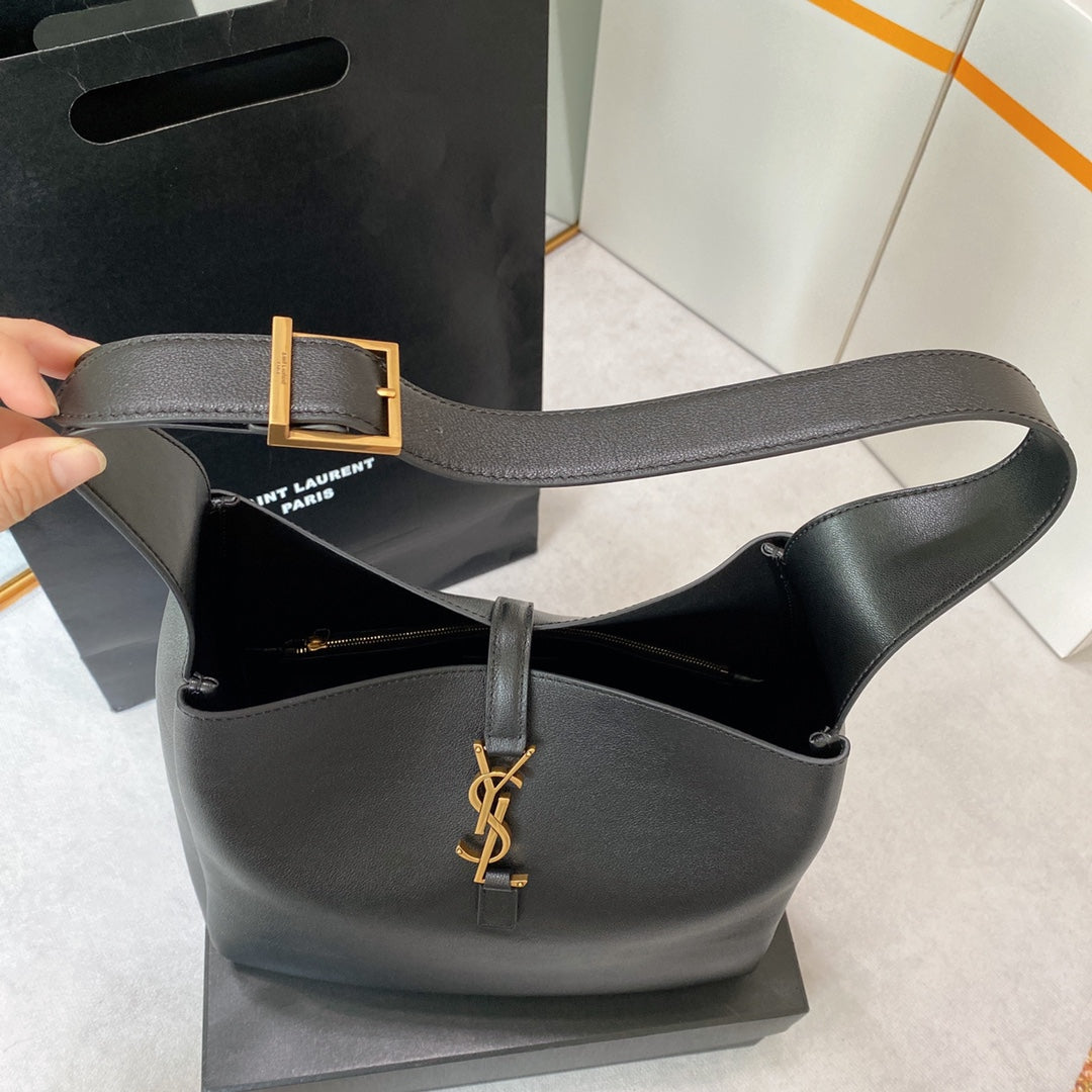 le 5a7 large 30cm black calfskin