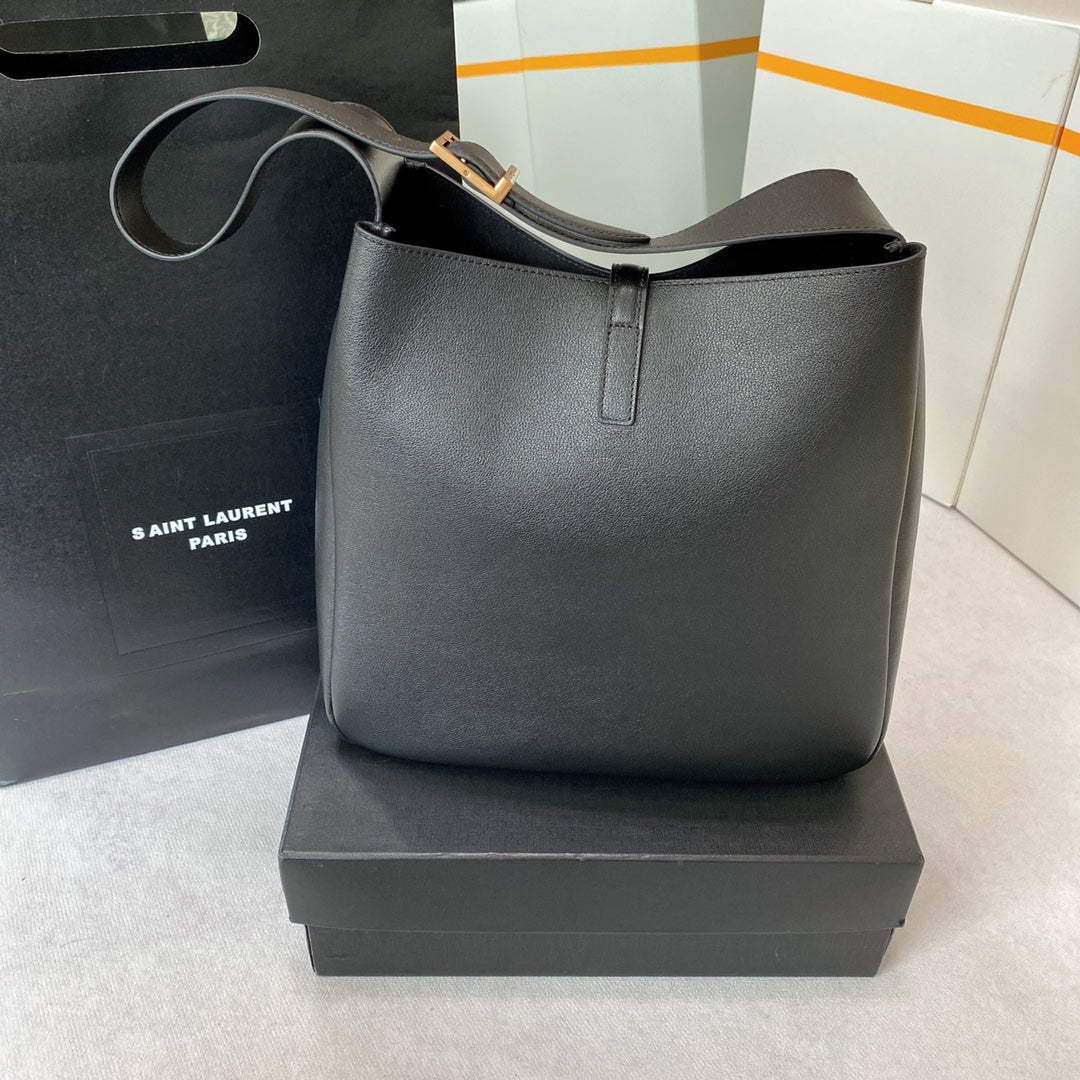 le 5a7 large 30cm black calfskin