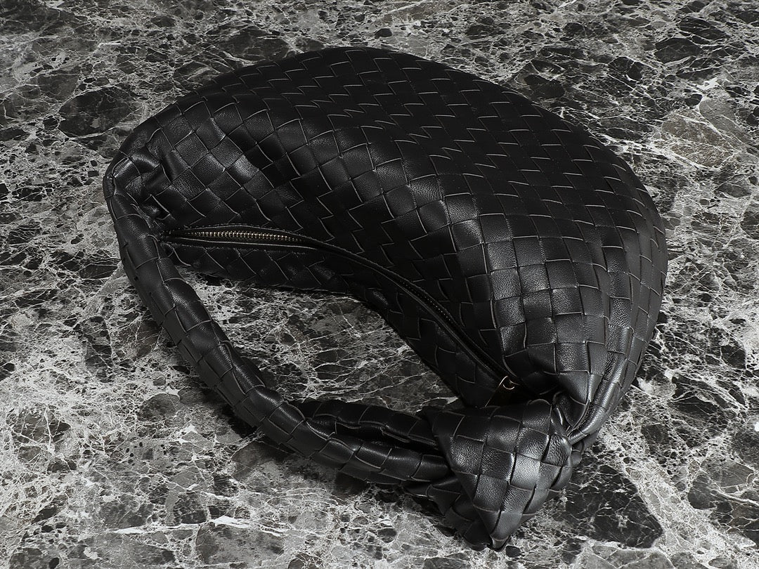 bv teen jodie 36cm black lambskin