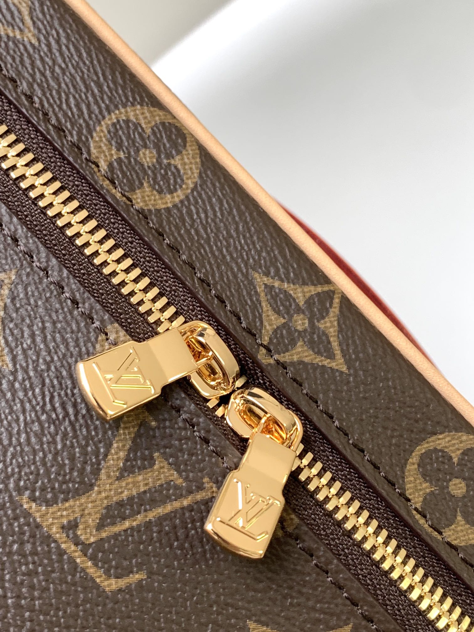 NICE BB 24 TOILETRY POUCH