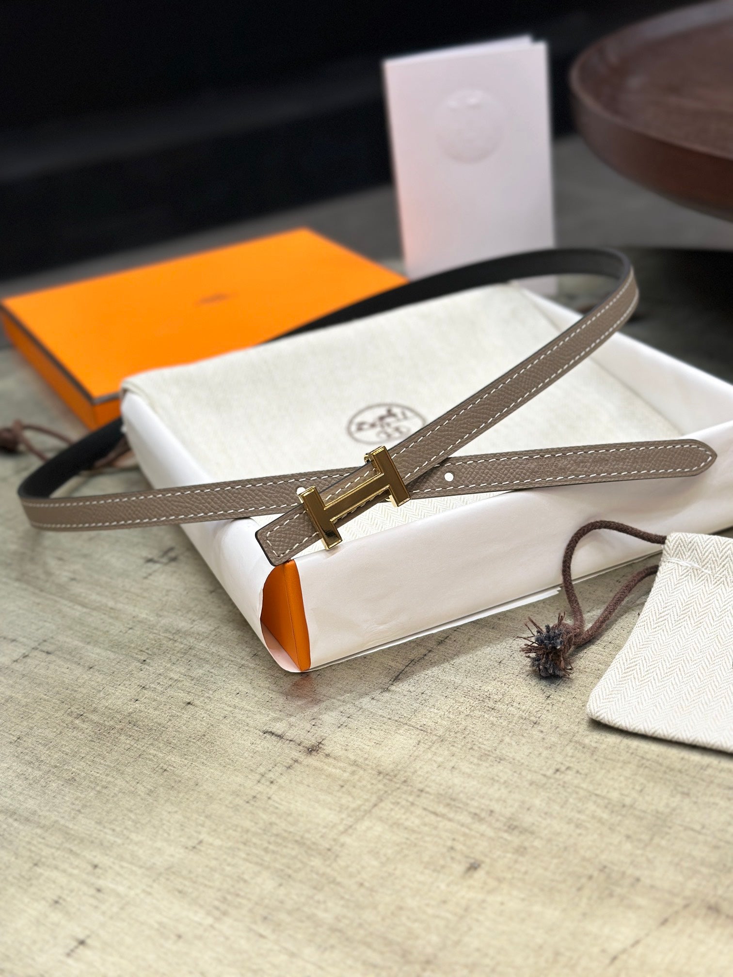 HM FOCUS BUCKLE & REVERSIBLE BLACK AND KHAKI BROWN LEATHER STRAP 13MM GOLD HARDWARE