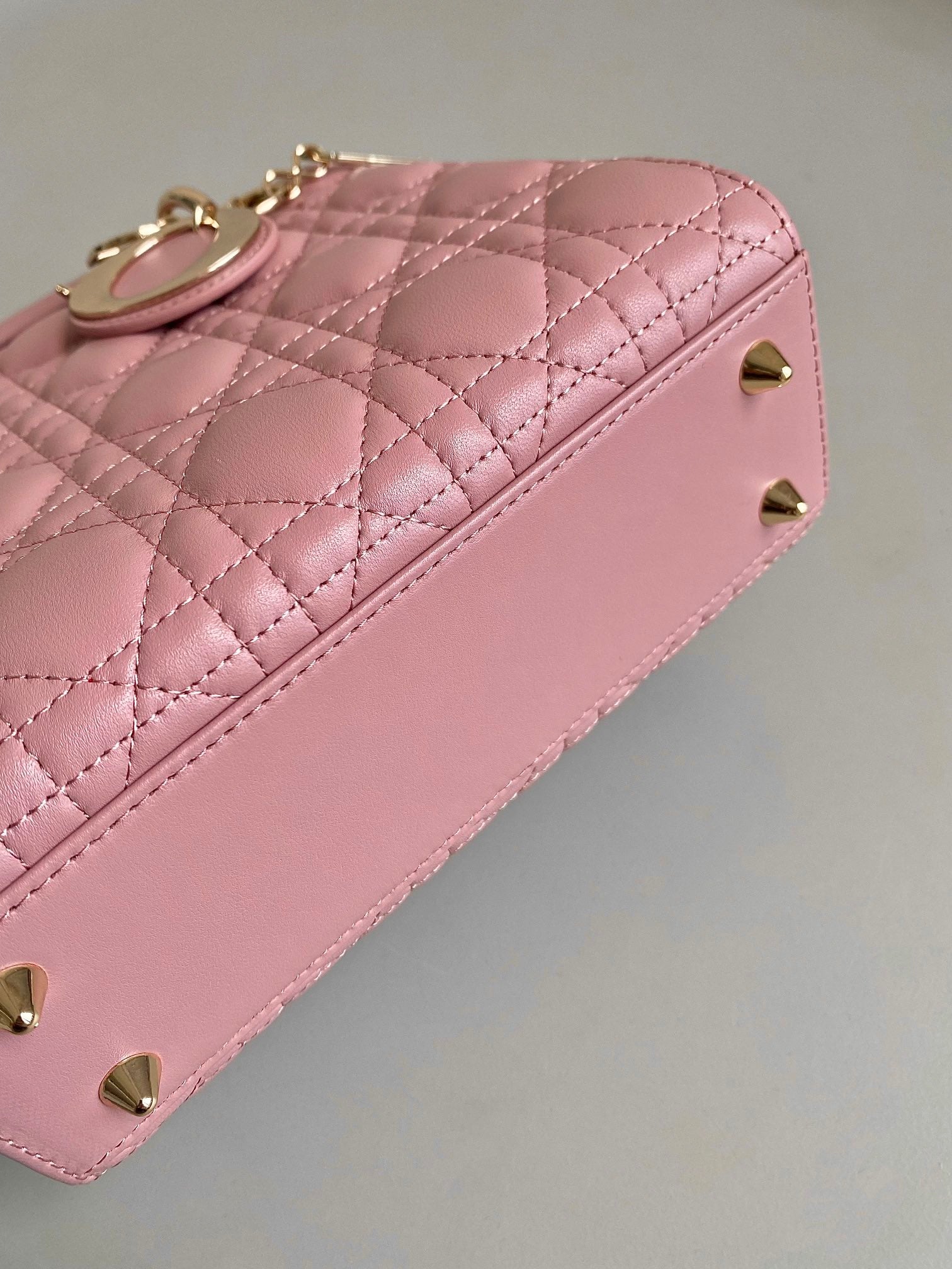 SMALL LADY 20 POWDER PINK LAMBSKIN