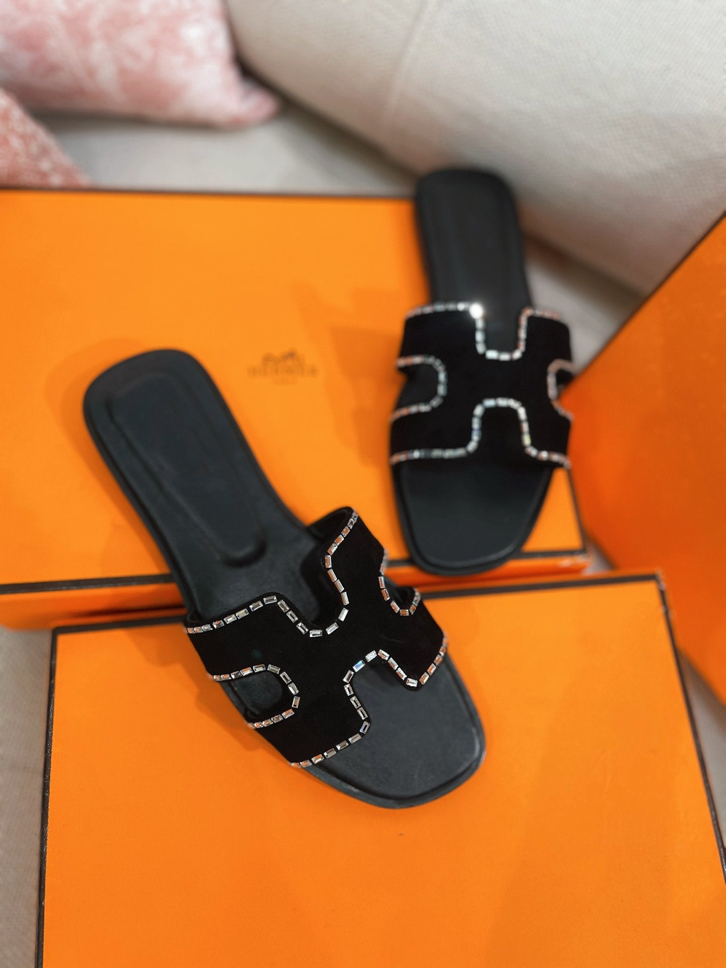 0ran Sandal Calfskin Rhinestone Black