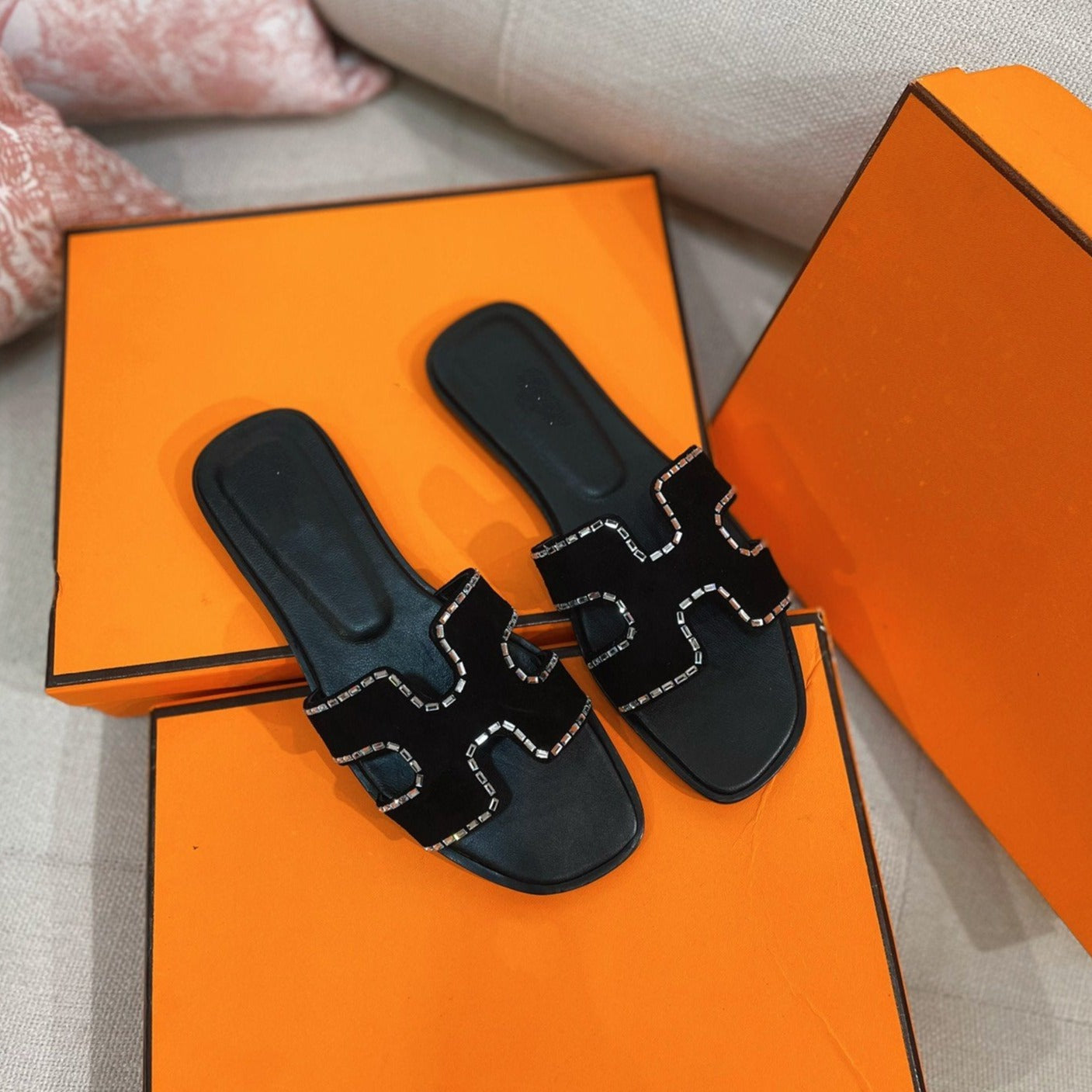 0ran Sandal Calfskin Rhinestone Black