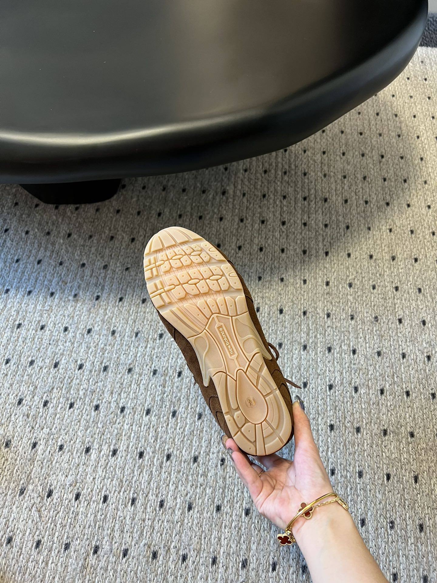 miu sneaker balance 530 dark brown suede