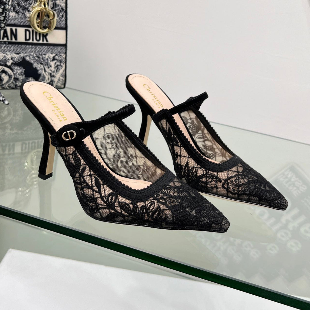 CD 25 Capture Heeled Mule Black Mesh