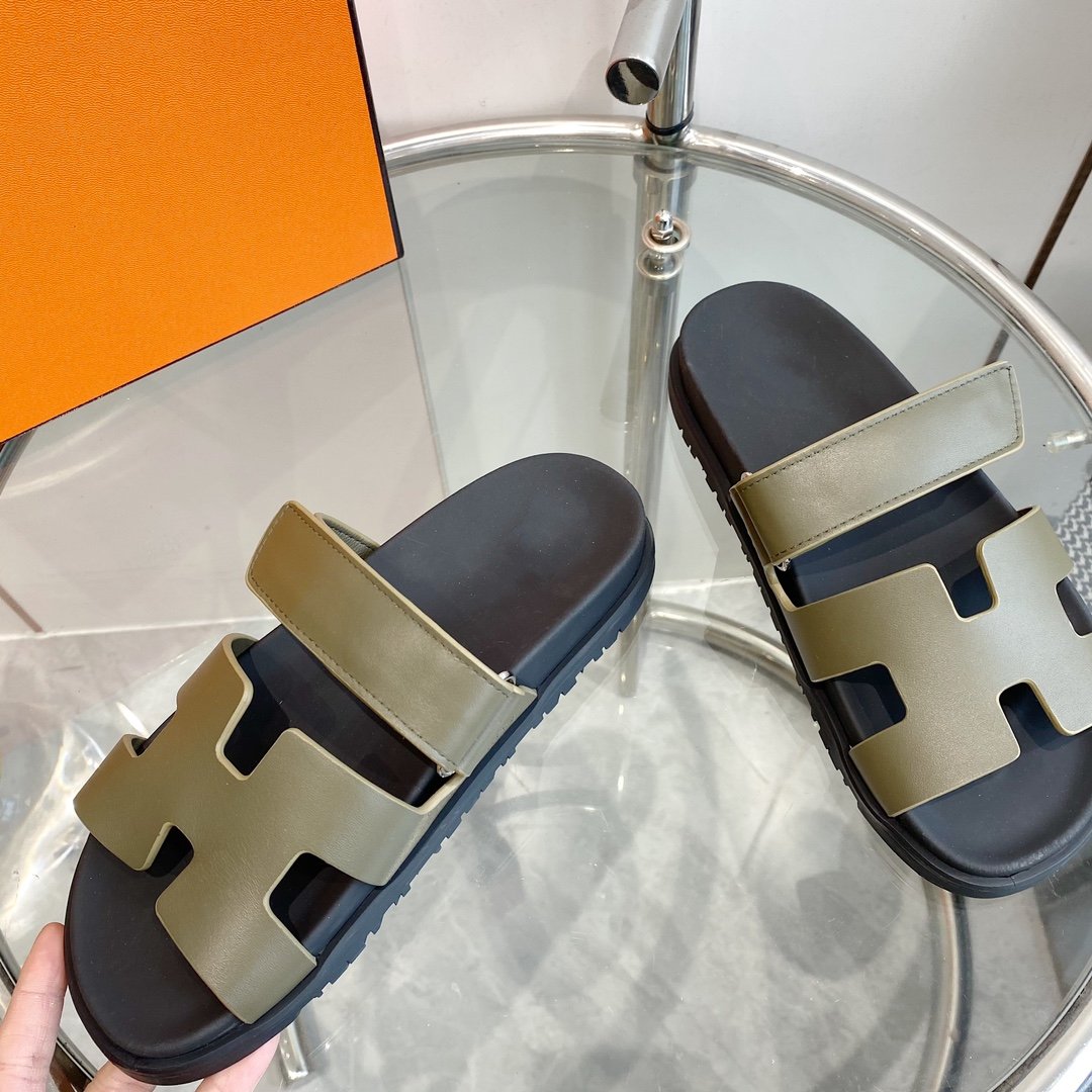 Chypre Sandal Clay Mastic Calfskin Leather