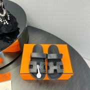 CHYPRE SANDAL BLACK CALFSKIN STYLIZED