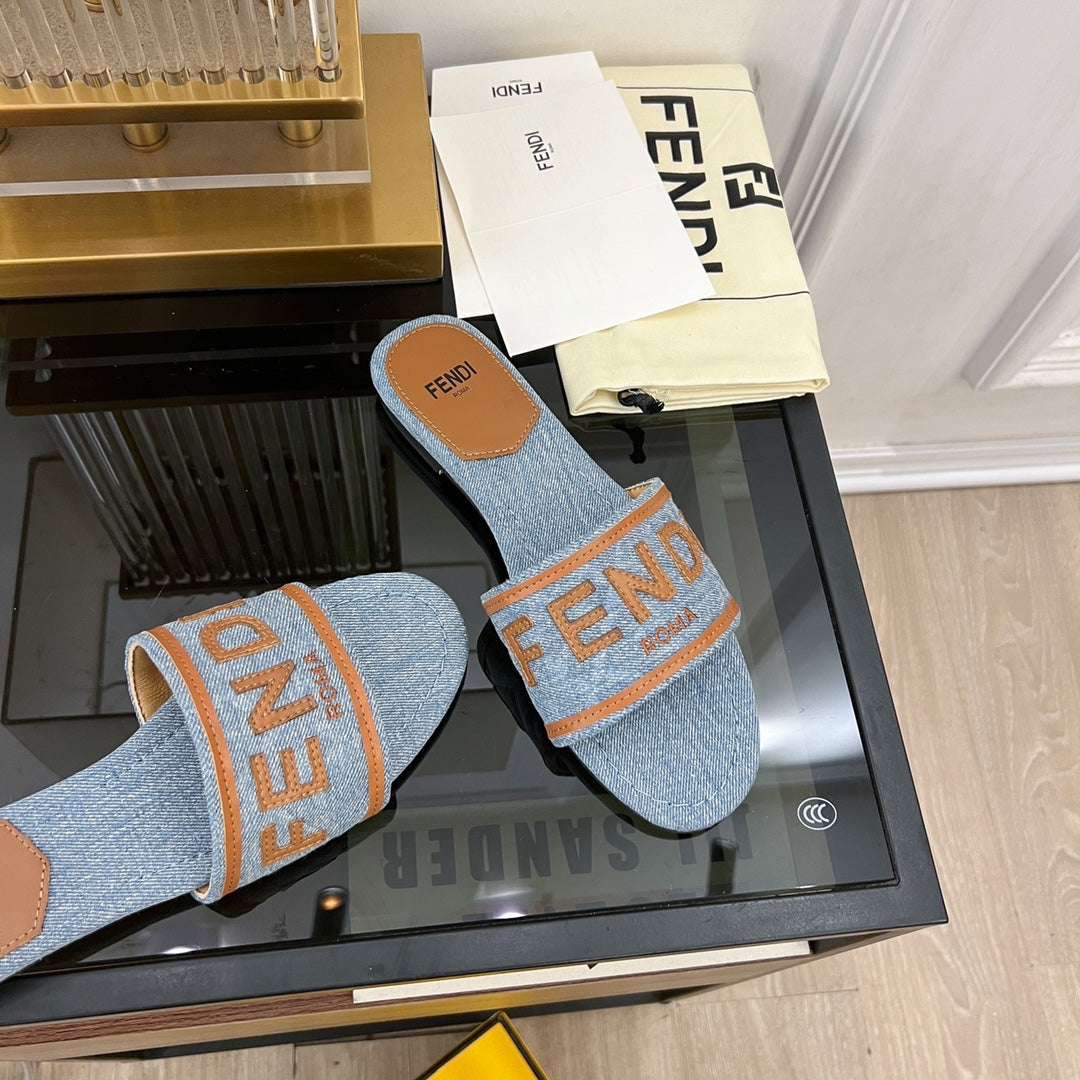 FENDI BAGUETTE SIGNATURE SLIDE IN LIGHT BLUE DENIM AND BROWN CALFSKIN