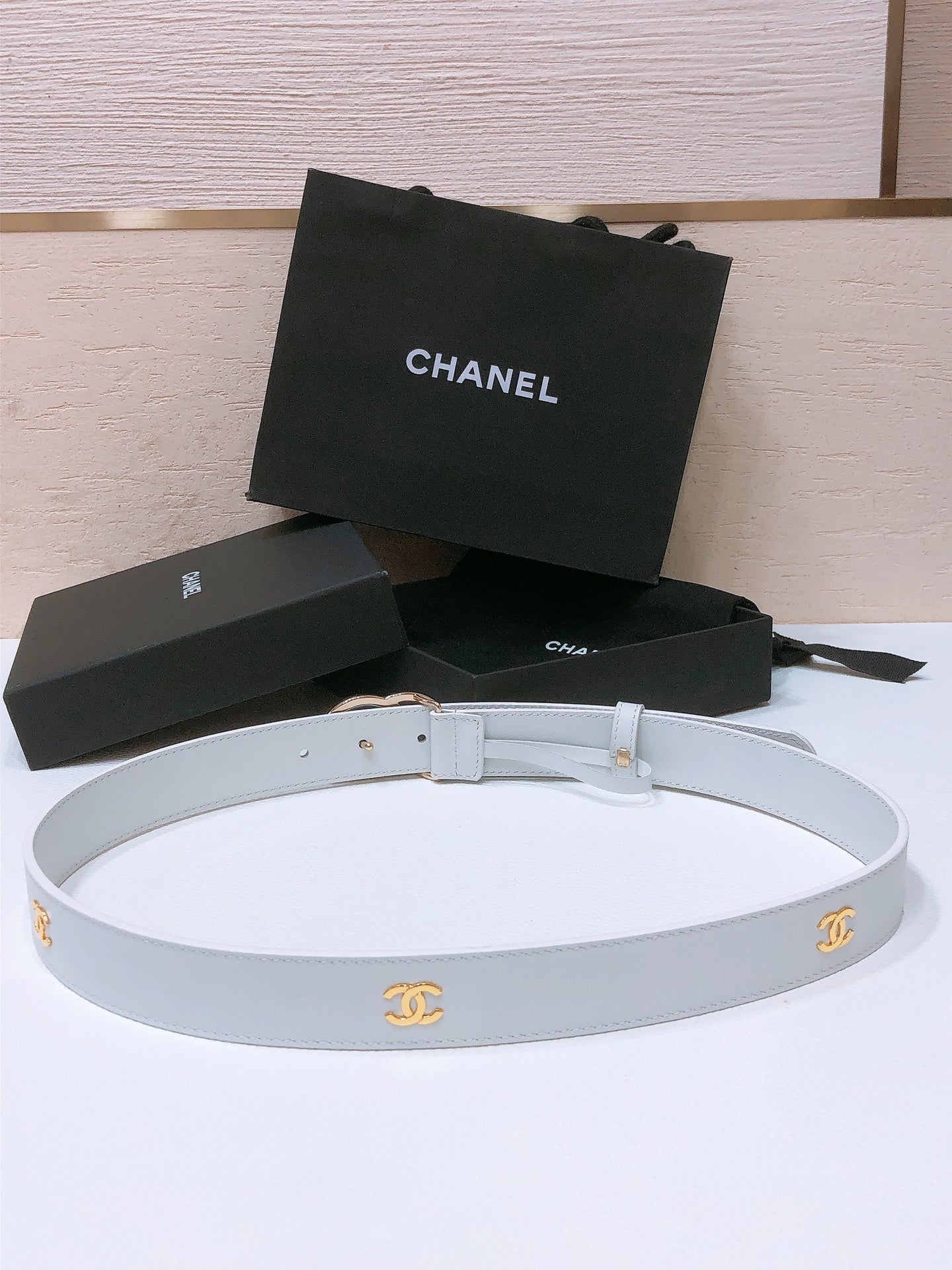 CHANEL BELT 3CM IN WHITE LAMBSKIN WITH GOLD HARDWARE LOGO