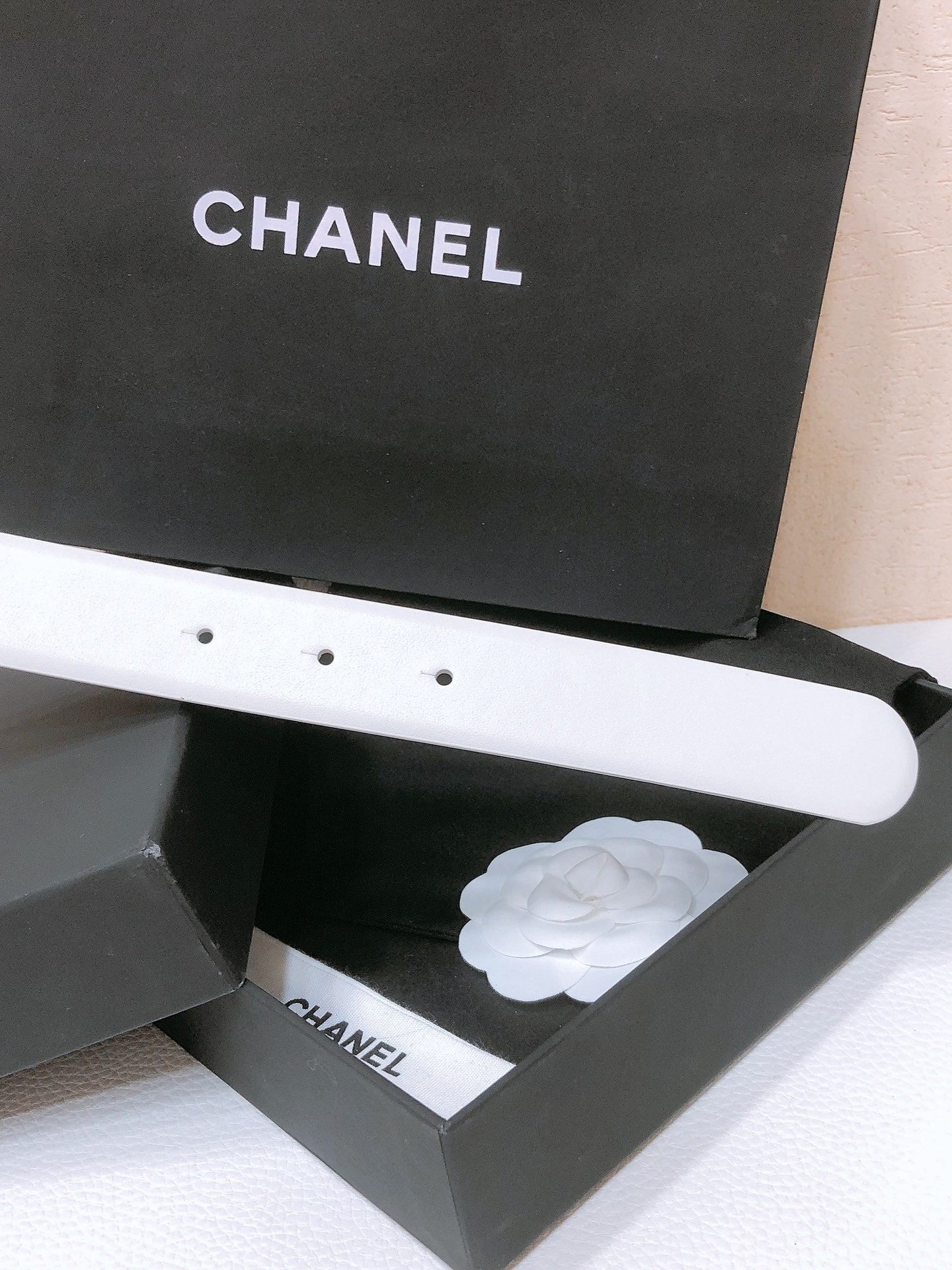 CHANEL BELT 3CM IN WHITE LAMBSKIN WITH GOLD HARDWARE