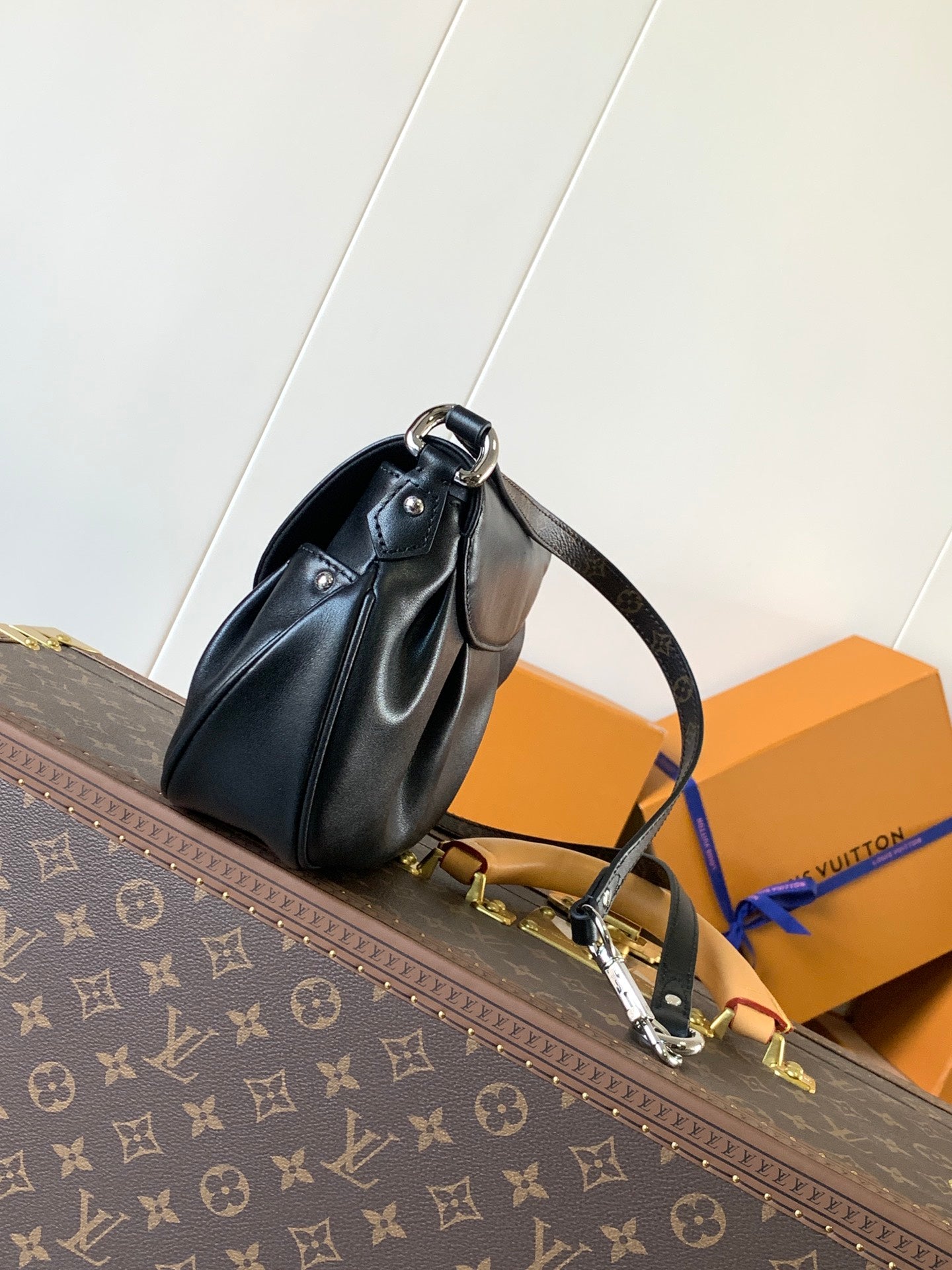 LV Sunset Vibe Handbag Black Sheepskin 241290