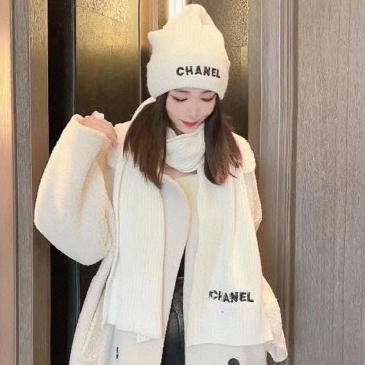 SET HAT AND SCARF IN WHITE WOOL 422599