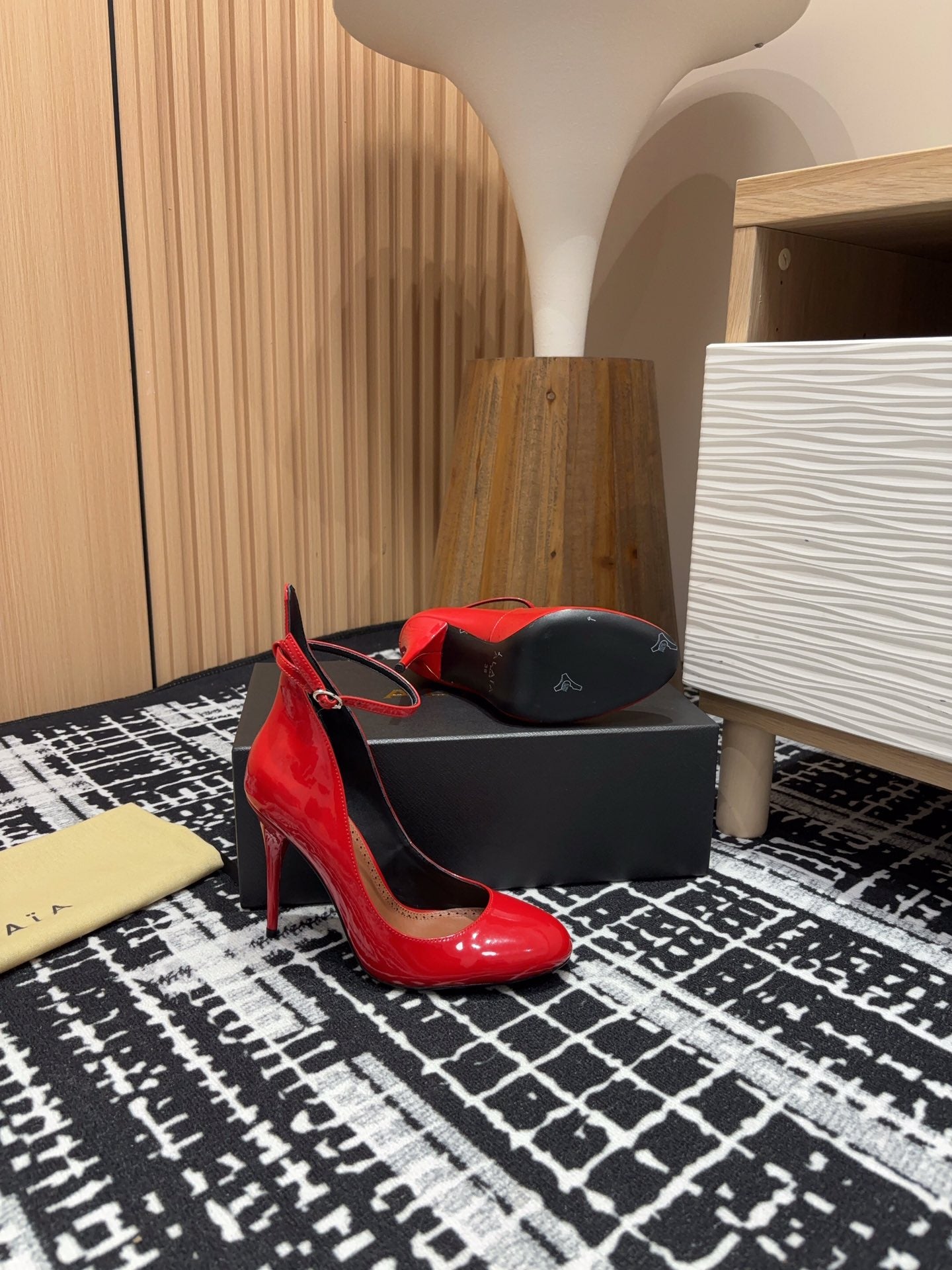 Alaia Decollete Pumps 105mm In Red Glossy Cowhide 121911