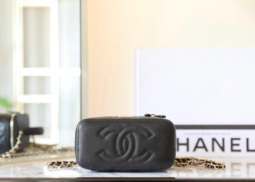 CC 25C Vanity 17cm Black Grained Calfskin