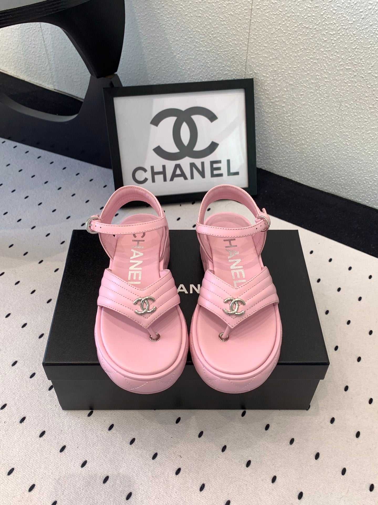 CC Thong Sandals In Pink Lambskin 147035