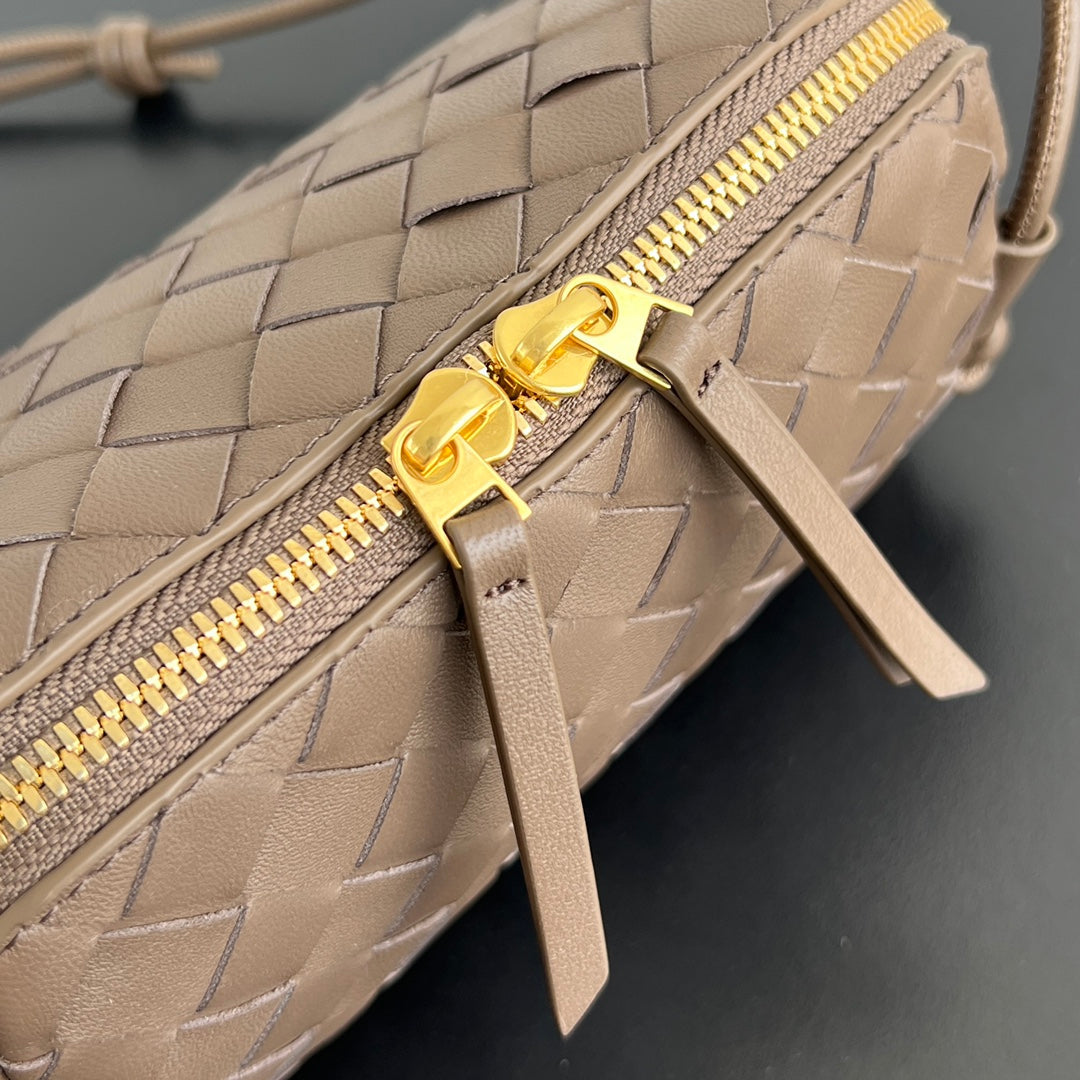 BV Concert Pouch 18.5cm Brown Lambskin