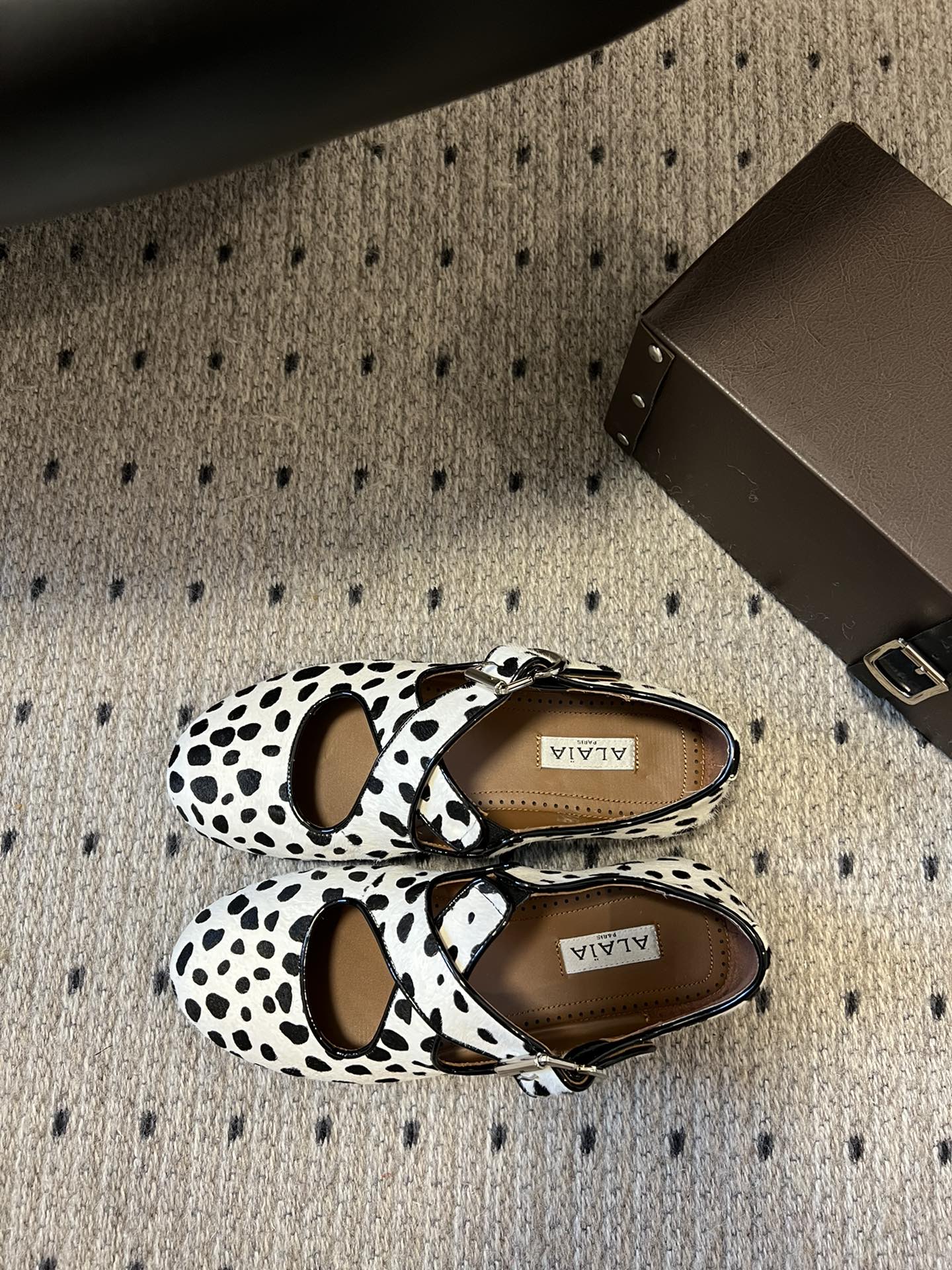 Alaia 25 Criss Cross With Stud Ballet Flats Black White Suede Sheepskin 303694