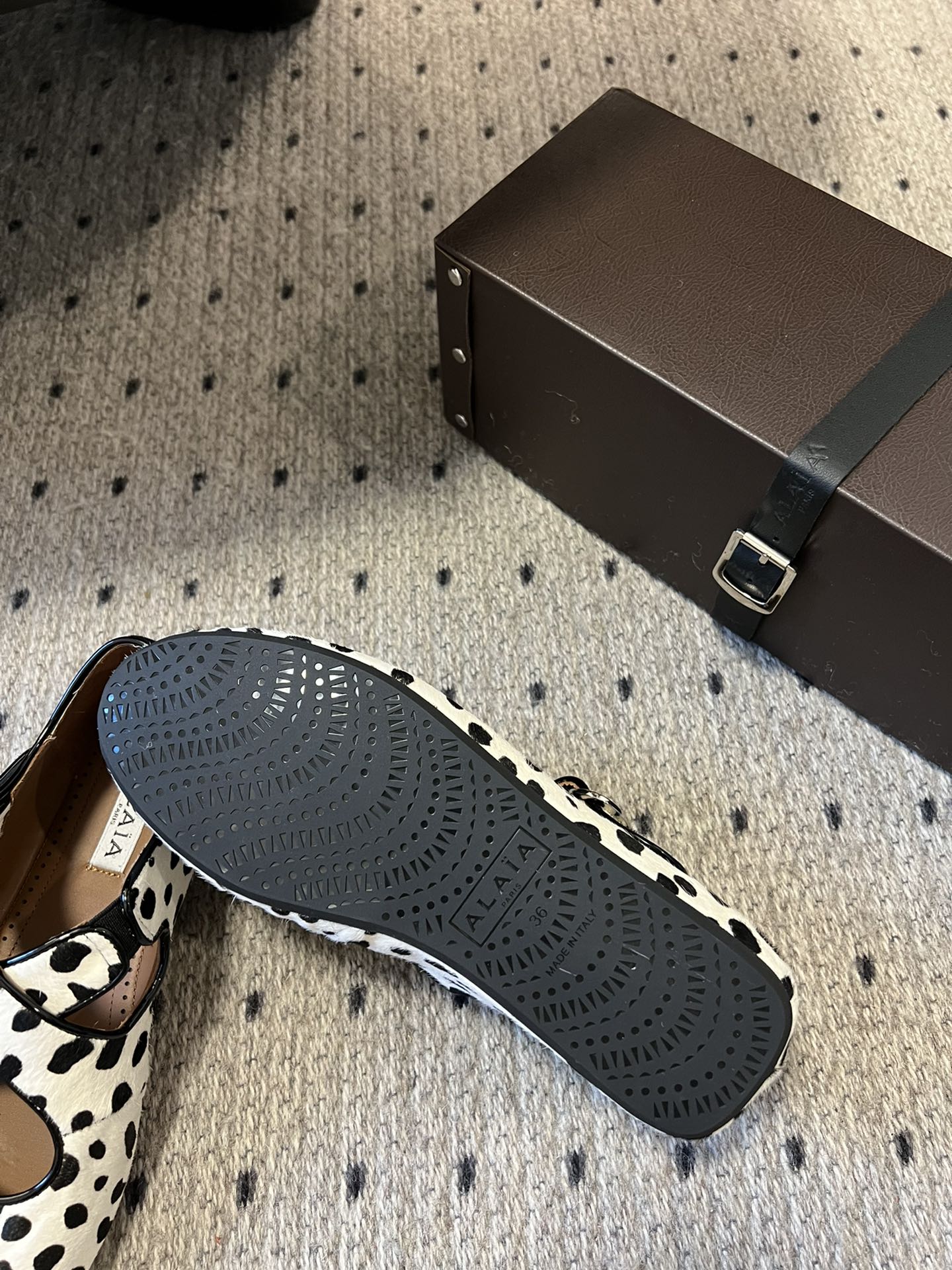 Alaia 25 Criss Cross With Stud Ballet Flats Black White Suede Sheepskin 303694