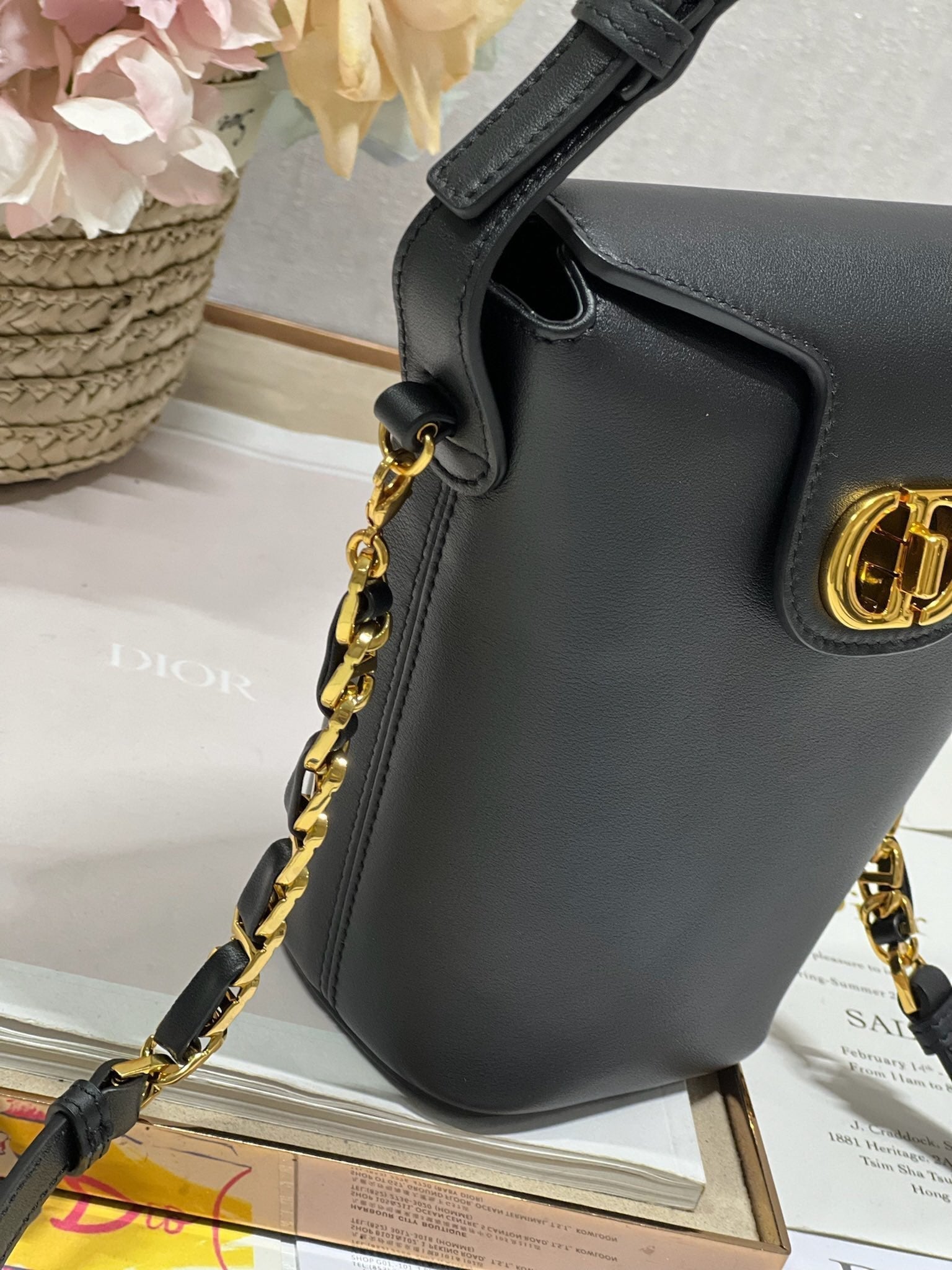 CD  Montaigne Large Chain Bucket Bag Black Calfskin 336800