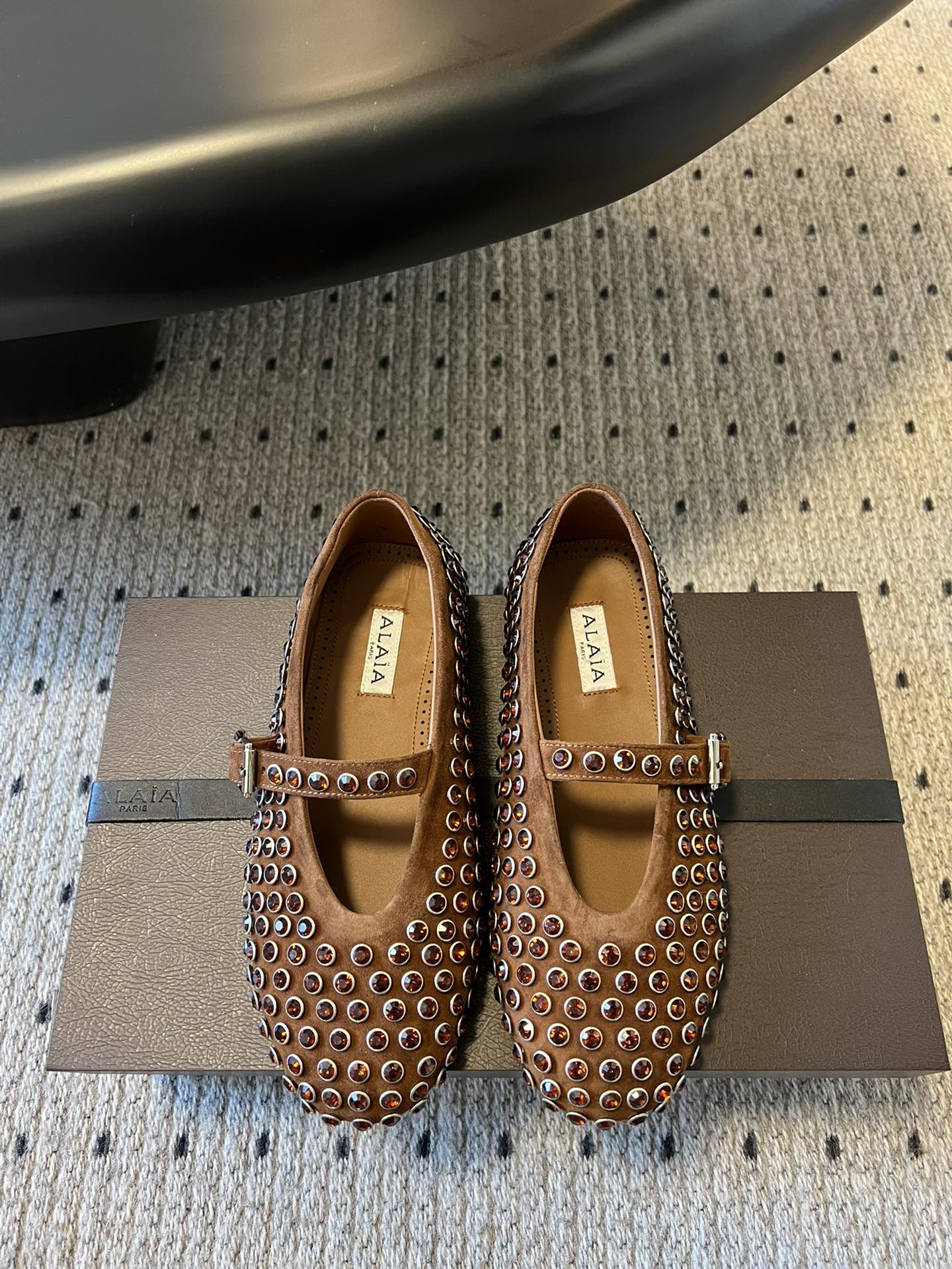 Alaia 25 Strass Ballet Flats Brown Suede Goatskin 303723