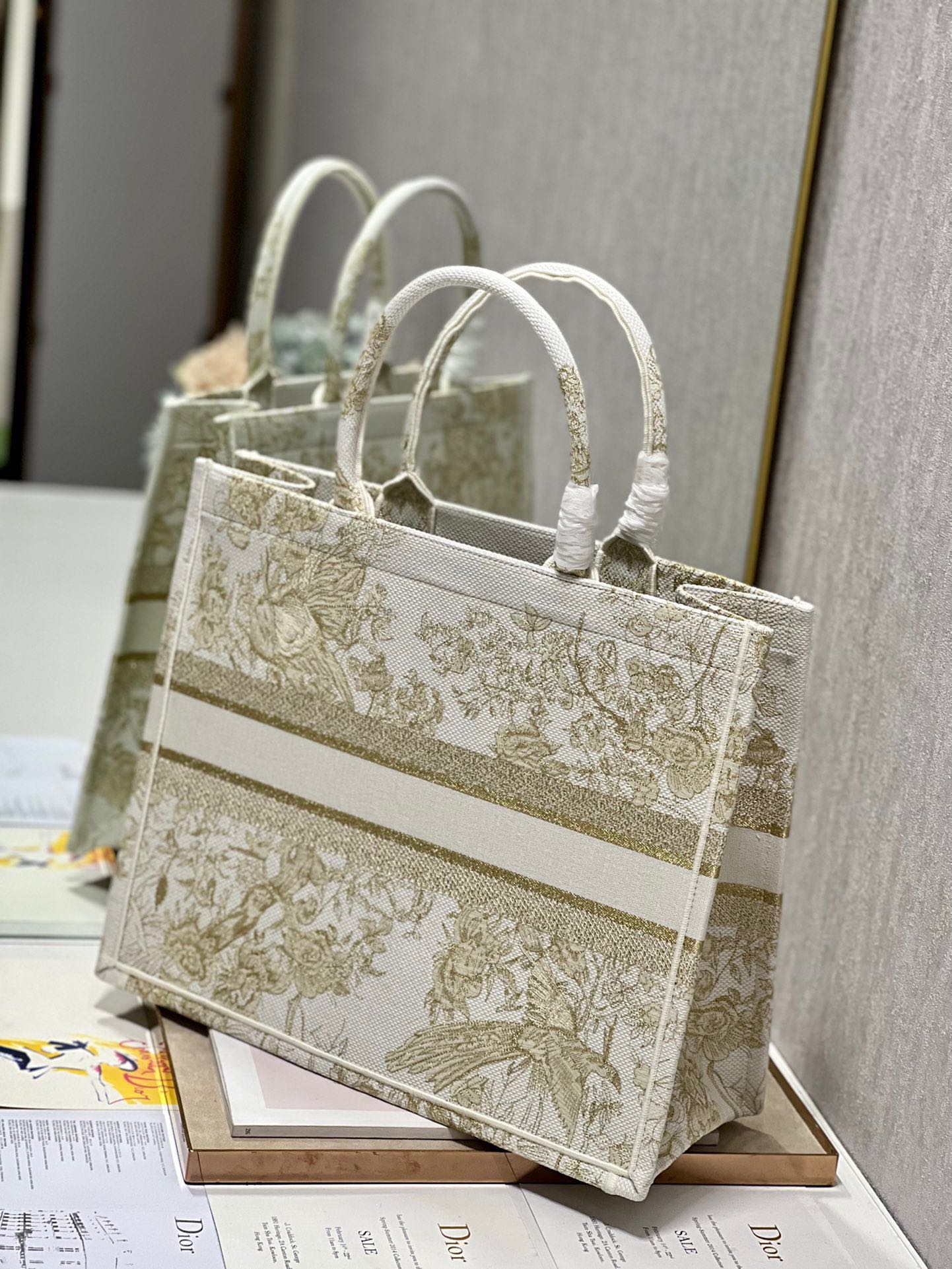 CD Golden Magpie Book Tote 42cm Bag Canvas 336588