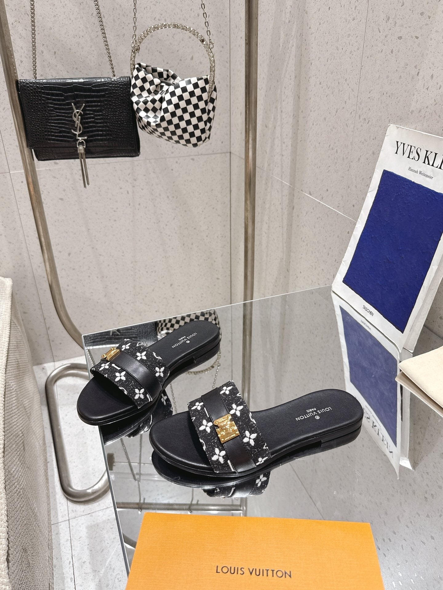 LV Flat Mules pairs raffia black monogram cowhide 383722