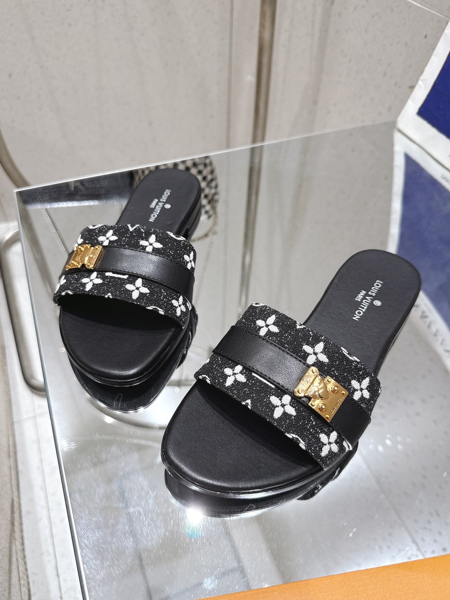 LV Flat Mules pairs raffia black monogram cowhide 383722